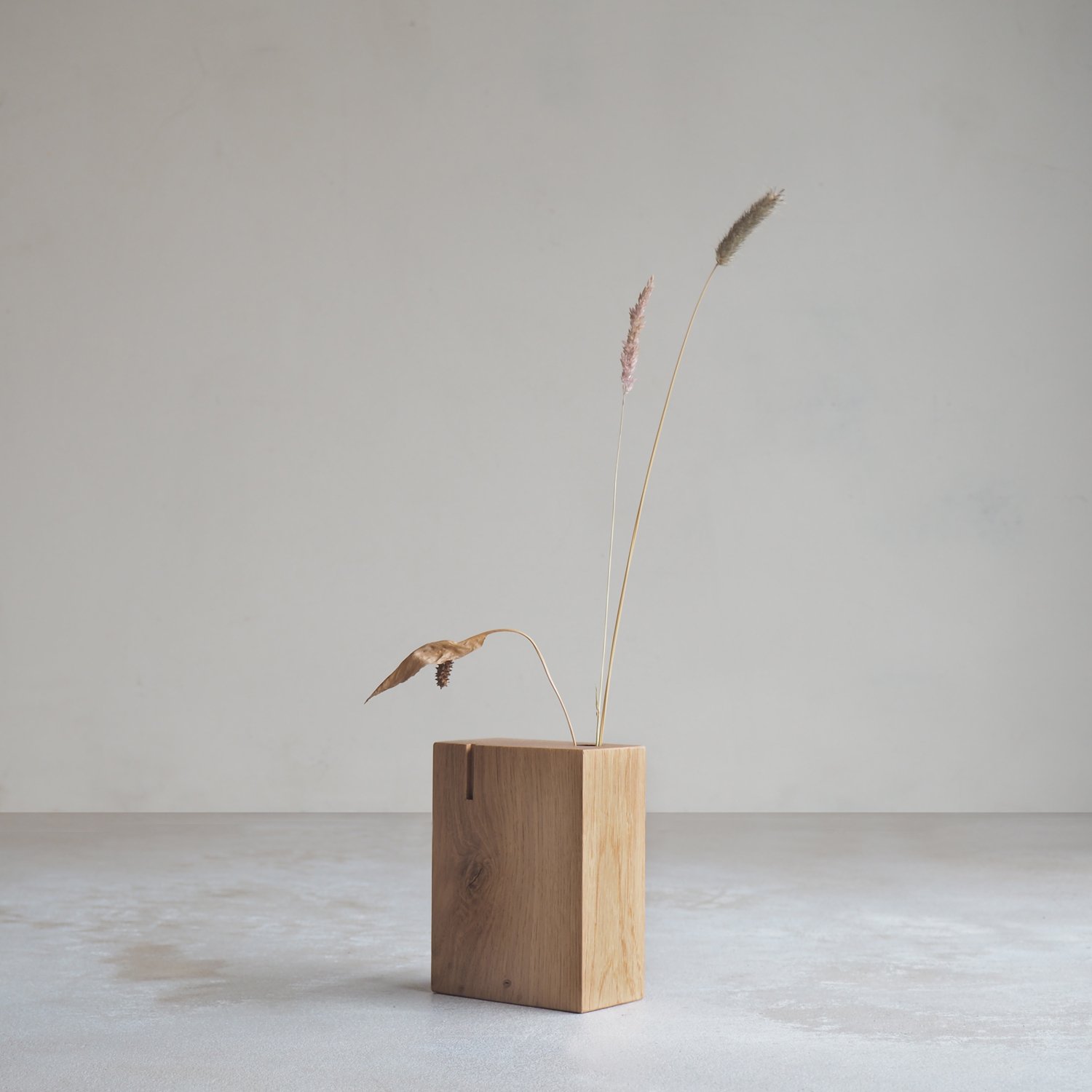 oak-ikebana-vase-15b-pachadesign.jpg