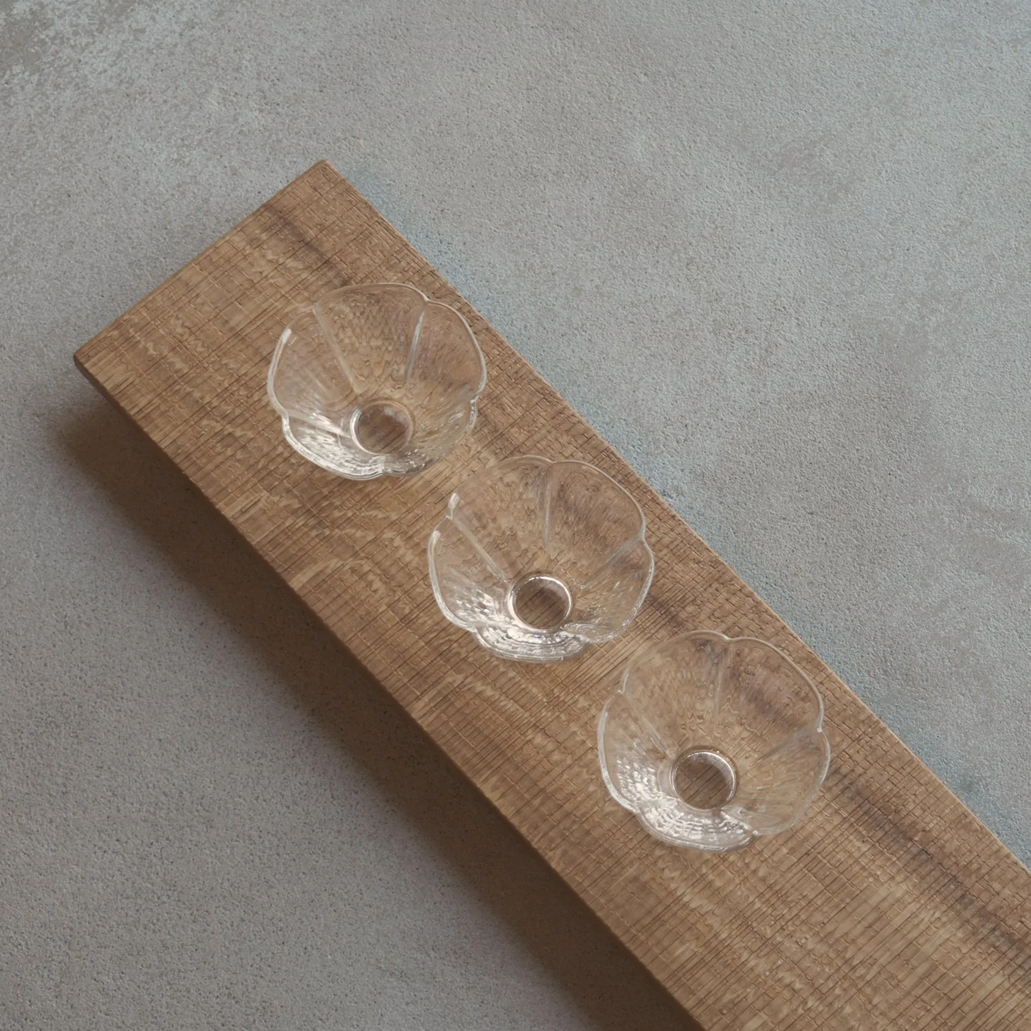 long-oak-tray-plinth-with-sawn-texture-1d-pachadesign.jpg