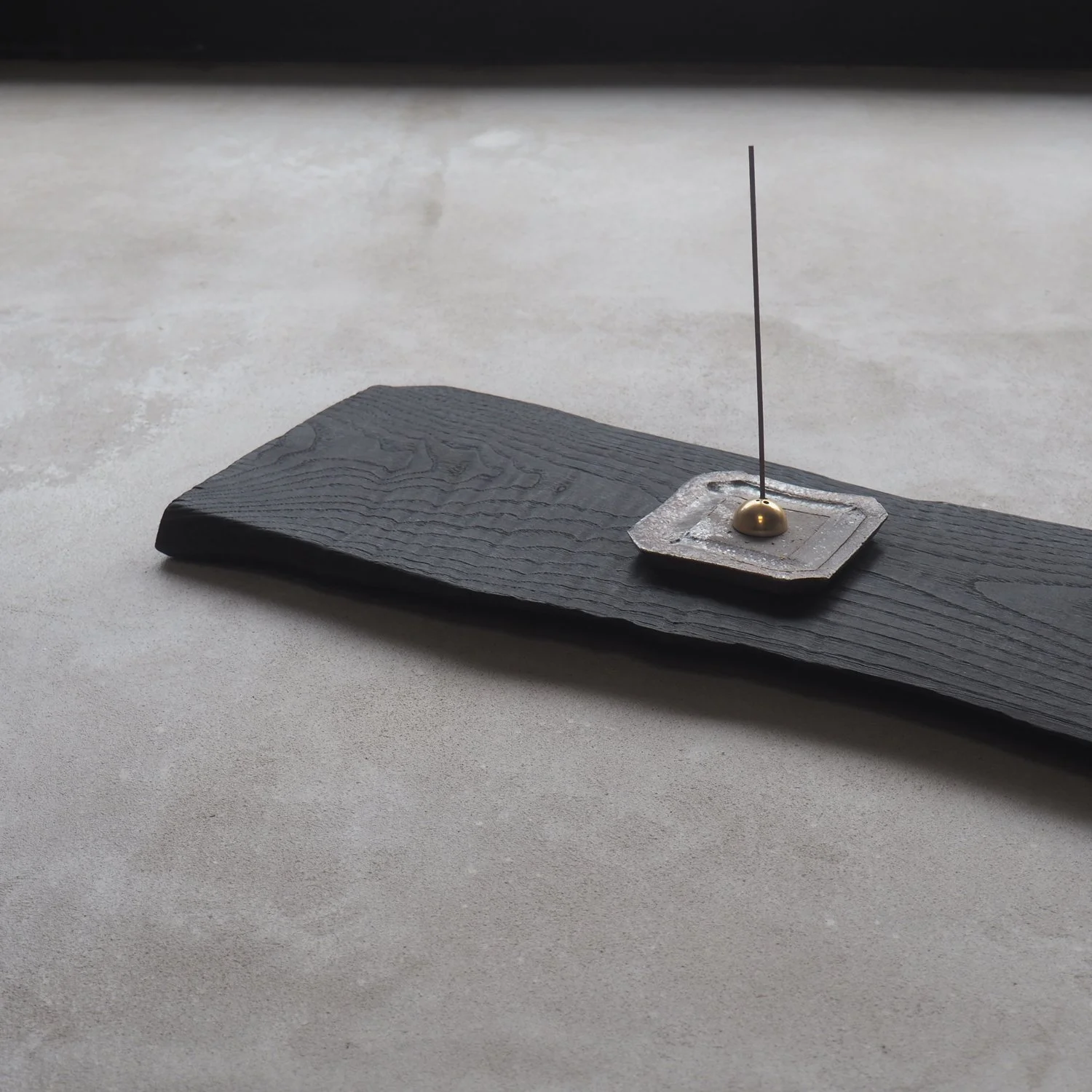organic-burnt-oak-board-4b-pachadesign.jpg