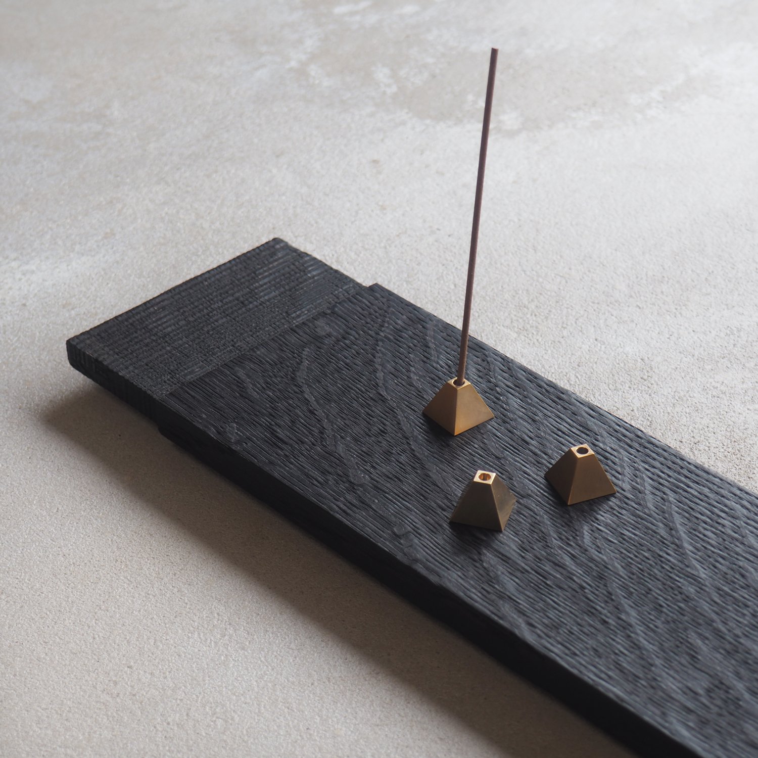 narrow-burnt-oak-plinth-3b-pachadesign.jpg