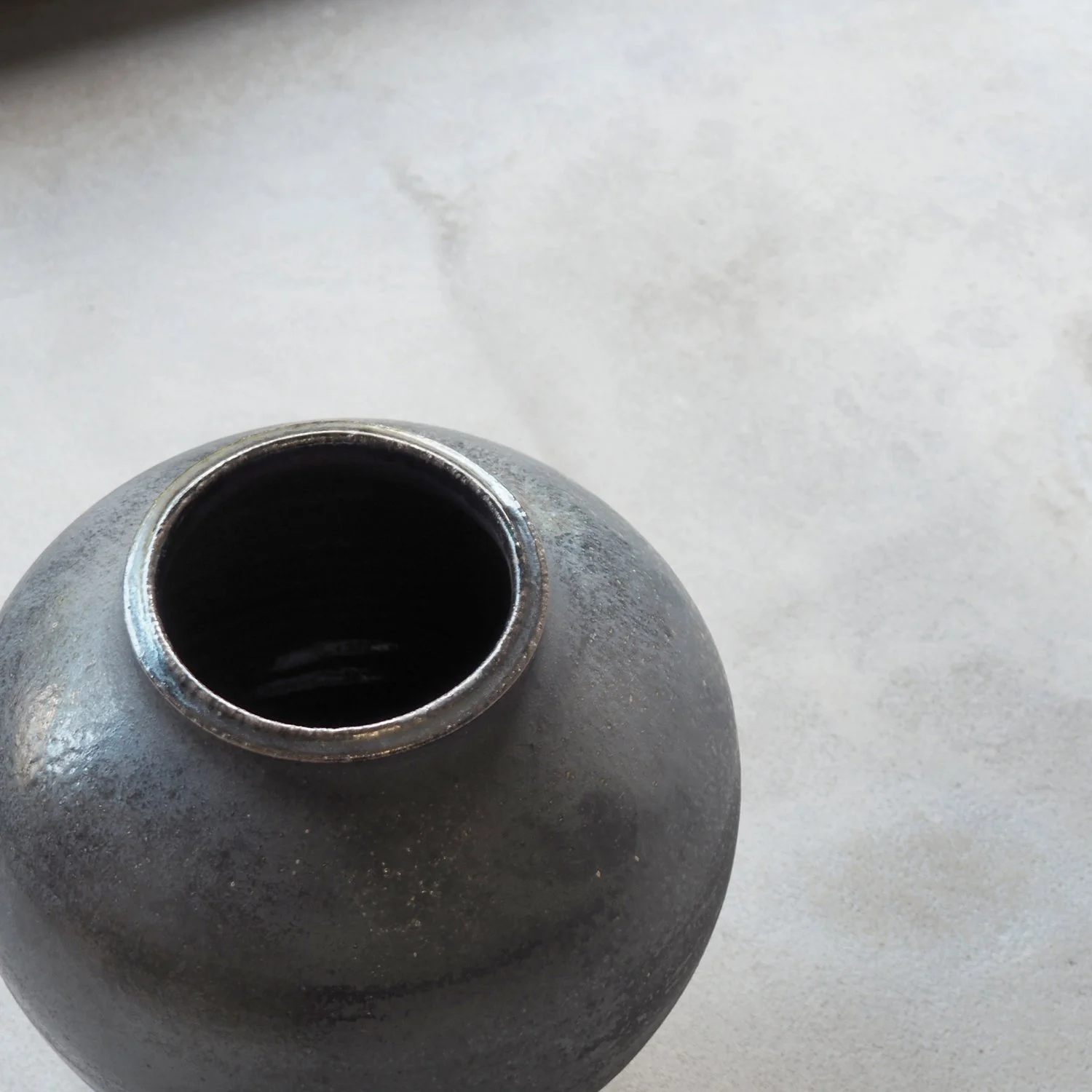 large-iron-wash-vase-1f-pachadesign.jpg