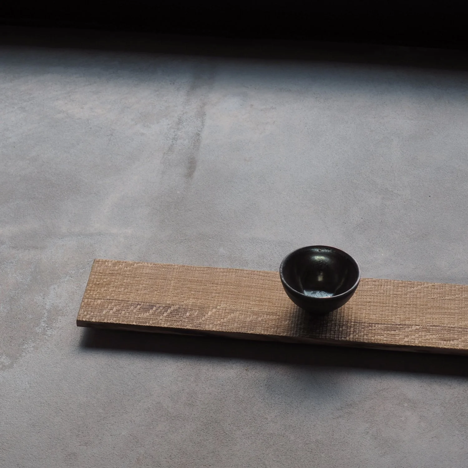long-oak-tray-plinth-with-sawn-texture-2d-pachadesign.jpg