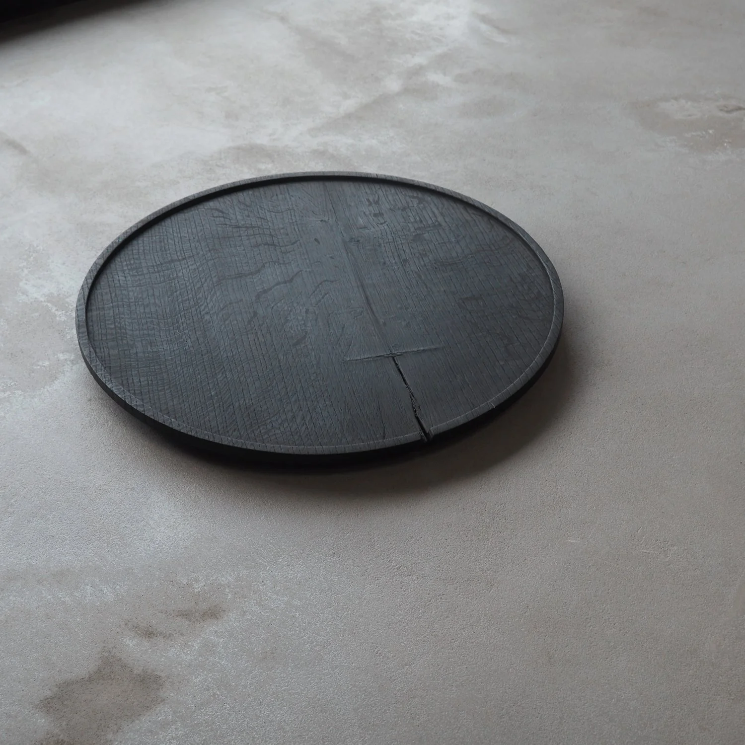 circular-burnt-oak-tray-3a-pachadesign.jpg