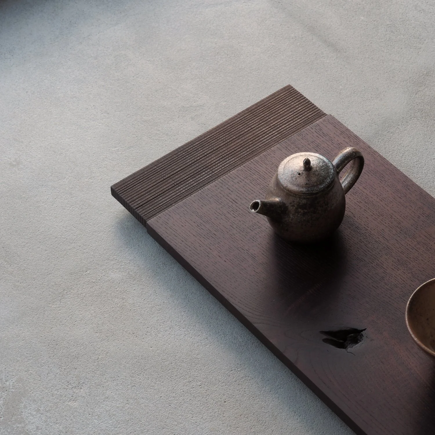 smoked-ash-tray-with-sawn-texture-2b-pachadesign.jpg
