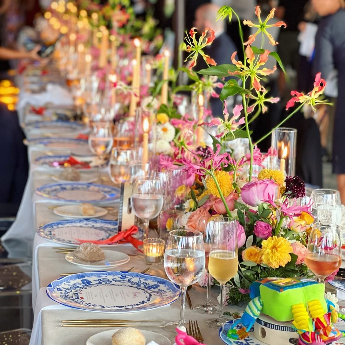 An explosion of colour. That&rsquo;s what we love ❤️ 💙💜💛💚🧡🤍🤎
.
.
.
#livandliv #tablescape #invitations #weddingstationery #weddinginspiration #weddinginvitations #weddinginvites #watercolourinvitations #placenamss