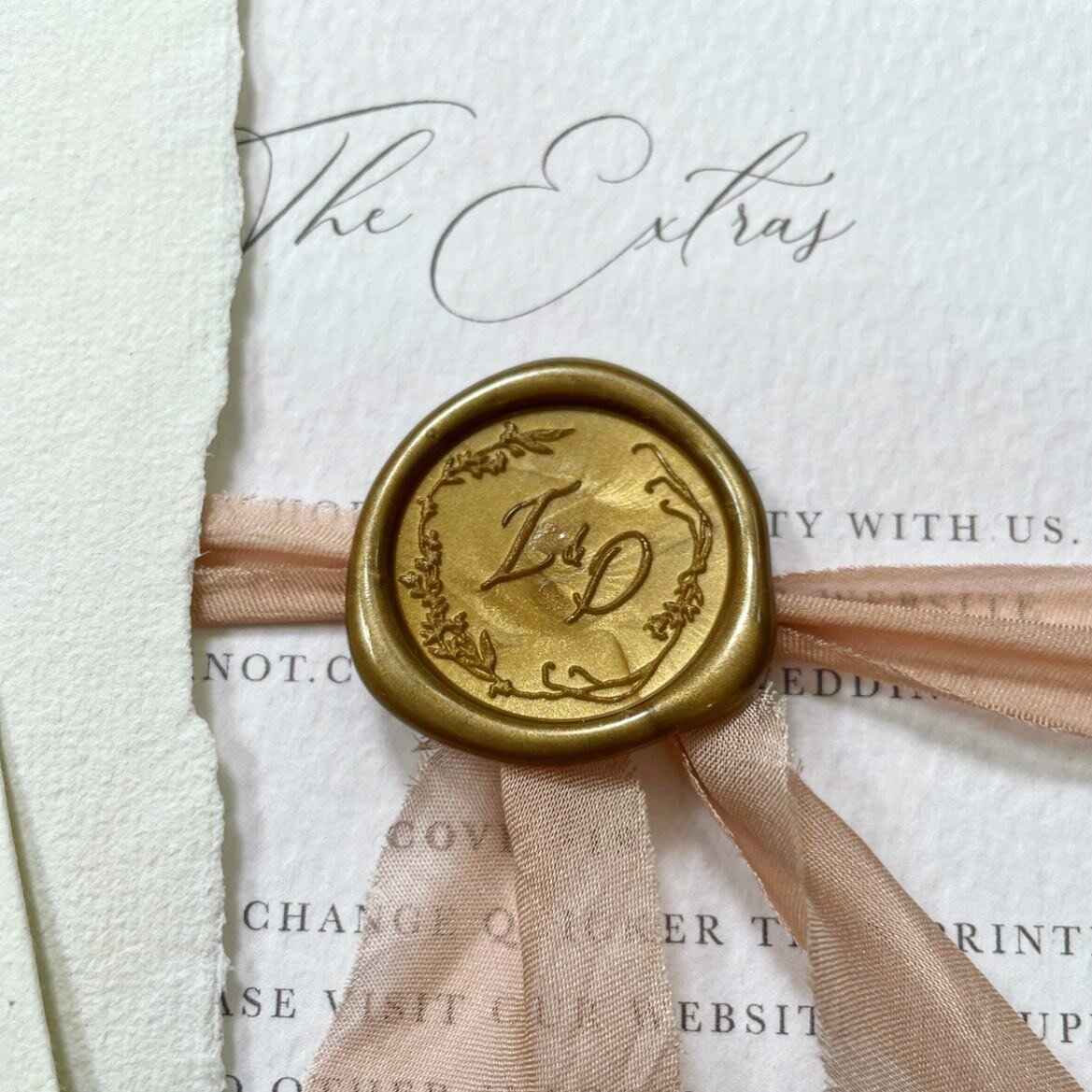 Who doesn&rsquo;t love an organic edge? We&rsquo;re here for all the details👌🏽
.
.
.
#livandluc #organicedge #wedding #weddinginvite #weddinginvitations #bride2023 #waxseal #ribbon #watercolourinvitations #handmadeinvitations