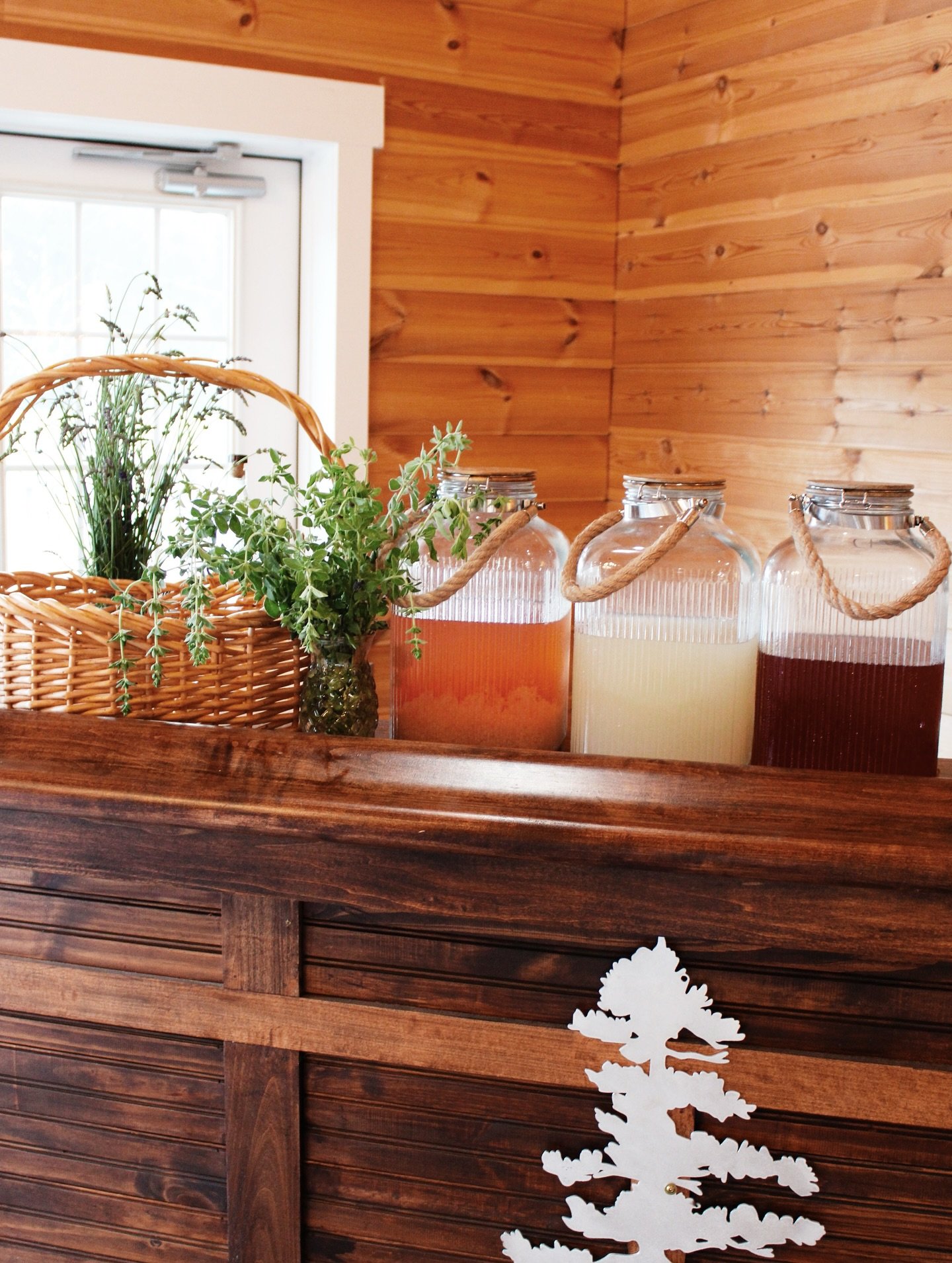 We&rsquo;re proud to offer a selection of locally crafted beers and spirits at our events! Don&rsquo;t miss out this summer on our signature cocktails made with @easyspeakspirits  and our delicious homemade strawberry jam made from fresh local berrie