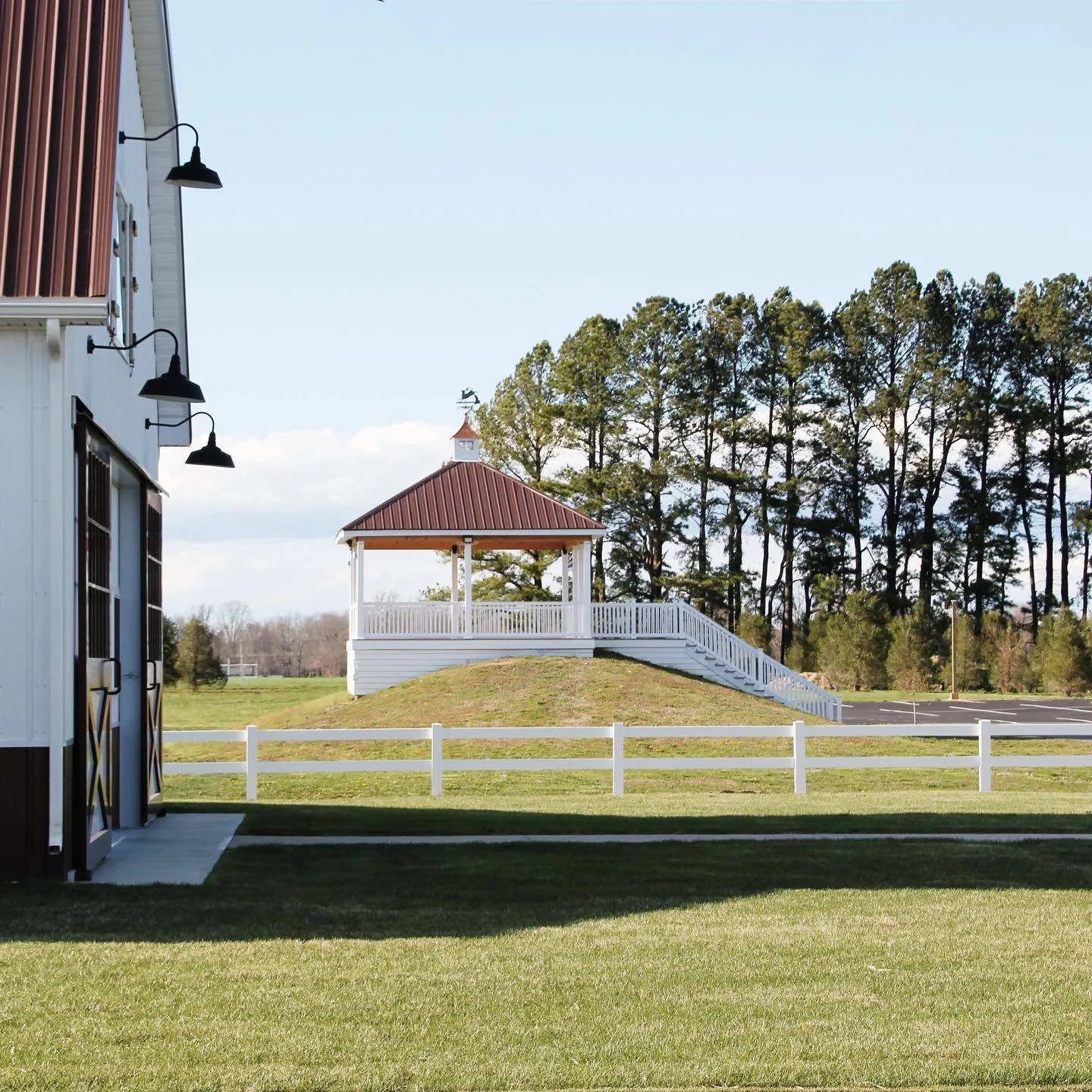 Happy Earth Day 🌎

Today we&rsquo;re feeling extra grateful for the land that makes so many beautiful moments possible. From peaceful mornings in the fields to unforgettable celebrations  under the trees, and concerts under a star-lit sky, every cor