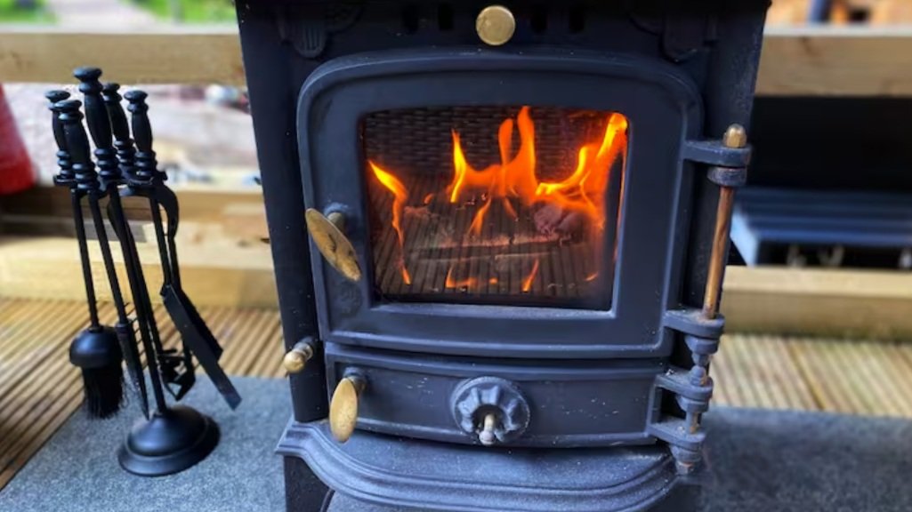 Keep+warm+outdoors+in+the+evening+with+your+wood+burner+and+a+blanket.jpg