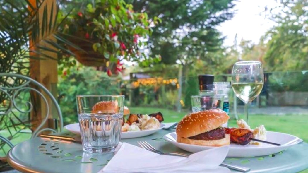 Dine+outdoors.jpg