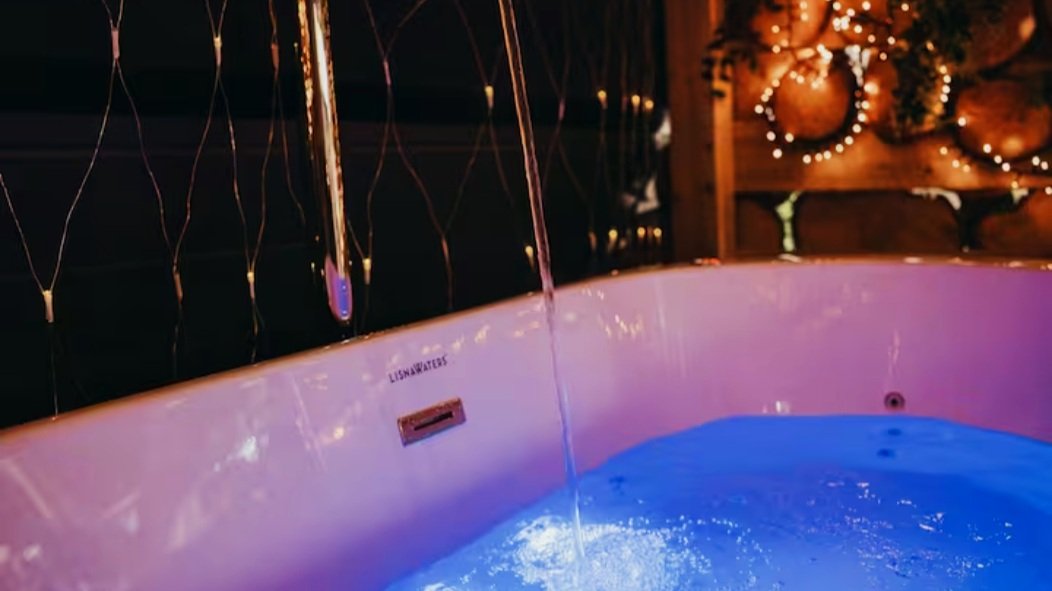 Our+jacuzzi+lights+up+and+is+surrounded+by+beautiful+romantic+lighting.jpg