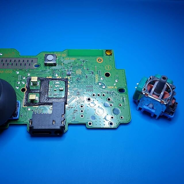Playstation 4 controller thumbstick issues all repaired ✅

Having issues with your ps4 controller, get in touch with us..🎮 #happyfones #techrepairs #bedford #uk #sonyplaystation #playstation4 #ps4 #ps4controller #ps4thumbsticks #repair #logicboard
#