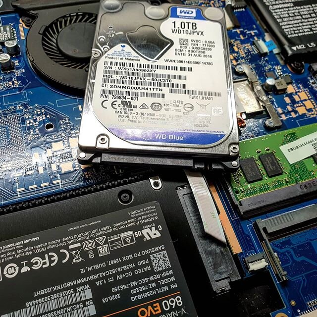 Fresh new solid state drive upgrade for this laptop to speed things up. 
Another happy laptop and customer 💻

#happyfones #techrepairs #bedford #uk #laptop #ssd #ssdupgrade #samsung #repair #happycustomer