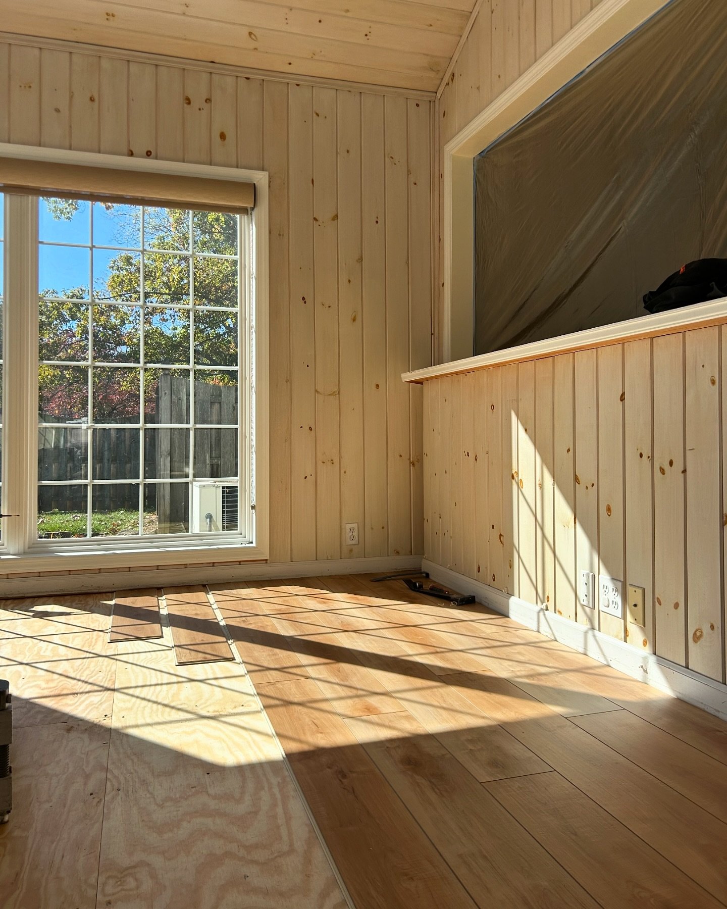Install day ft. @coretecfloors in this gorgeous sunroom!

#njhomes#newjerseyhomes#newhomesnj#njrealestate#njrealtor#njinteriordesign