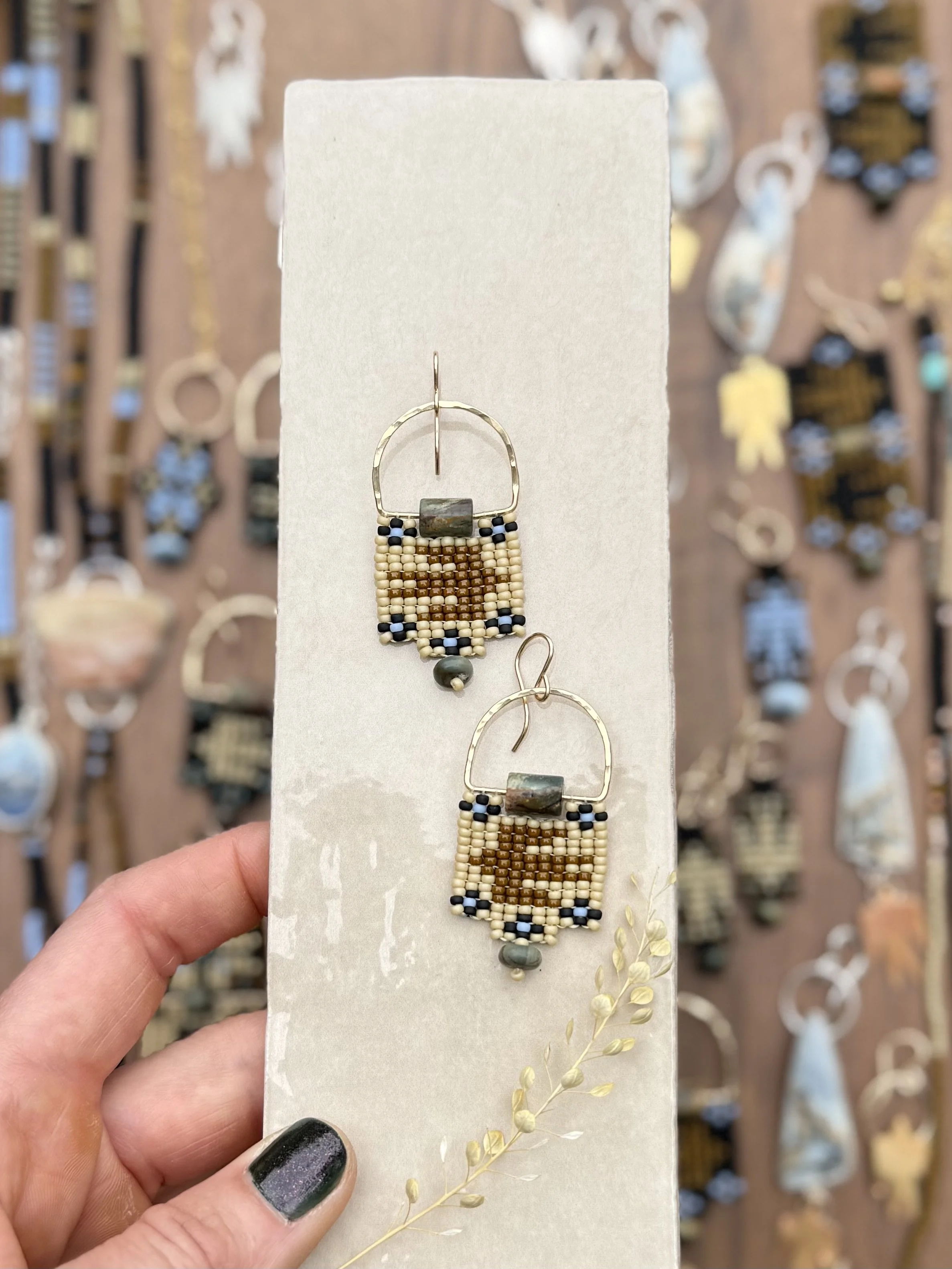 Migratory Arc :: Cognac & Moth with Periwinkle