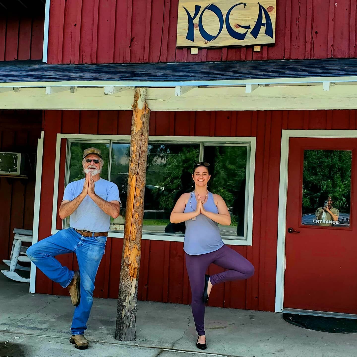 💫YogaFlow Class Pass Social Media Giveaway🎉
👇 How to Enter👇
1️⃣ 📸
Take a picture in your favorite pose with our new Yoga sign at the Dojo.
2️⃣ 📲 
Post your photo on your Social Media page and Tag Yogini Christina (on Facebook) or @rishi_yoga108