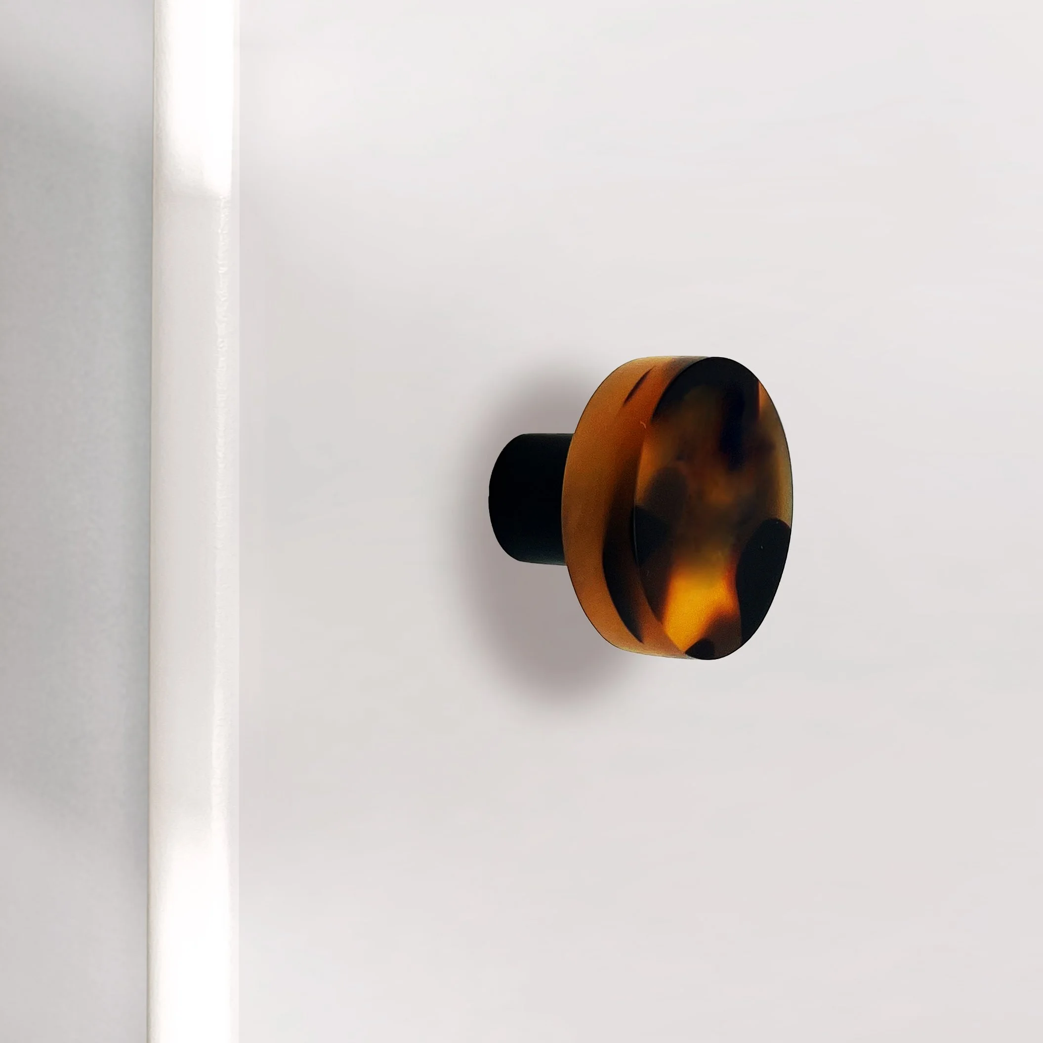 Tortoise_Cabinet Knob_1.5_Environmental_HR.jpg