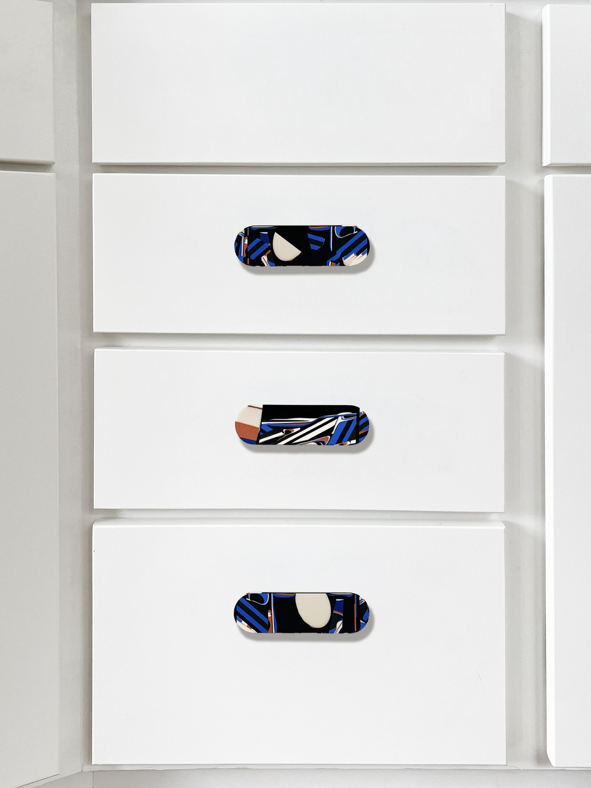 Lemur_White Kitchen Drawers_Pill_web.jpg