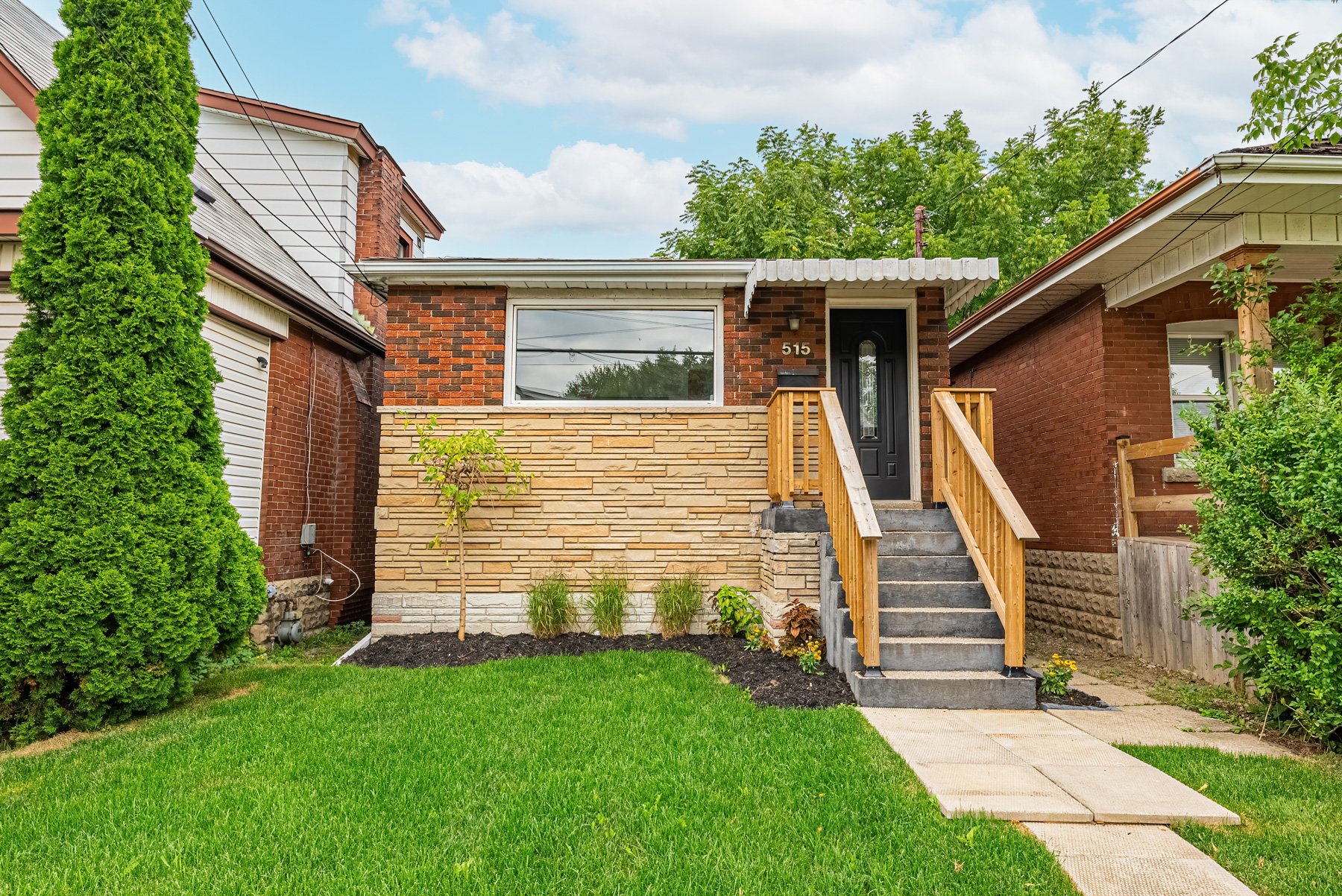 1 - 515 Queensdale Ave E, Hamilton.jpg