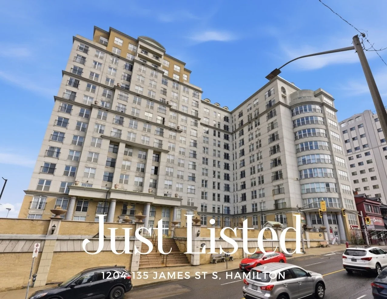 Welcome to Chateau Royale ✨

This move-in ready 1-bedroom condo in the heart of Hamilton offers the perfect blend of convenience, comfort, and lifestyle.

Perched on the 12th floor, this bright and thoughtfully designed unit features a functional ope
