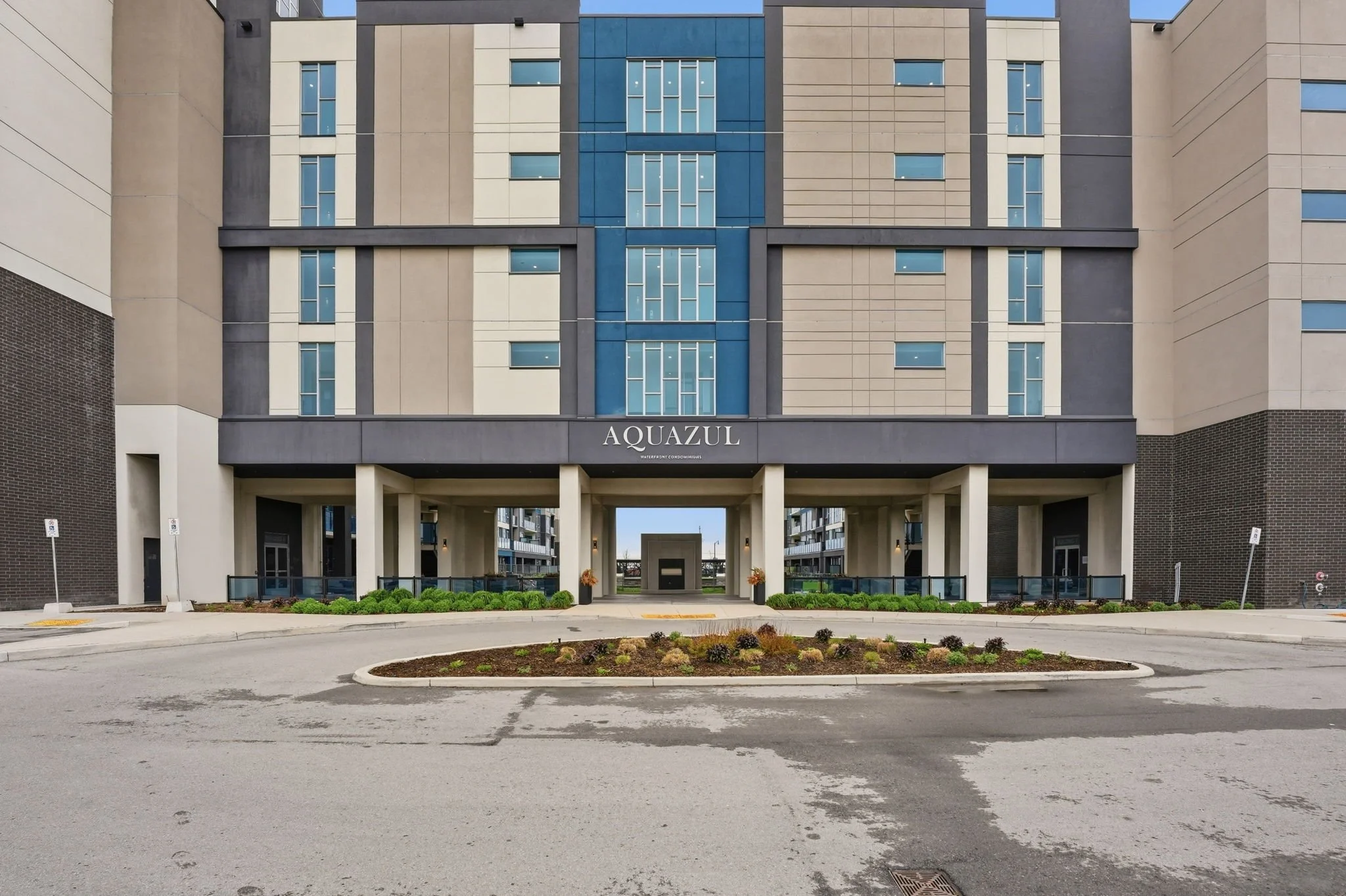 4-web-or-mls-642_-_16_Condord_Place_Grimsby_024.jpg