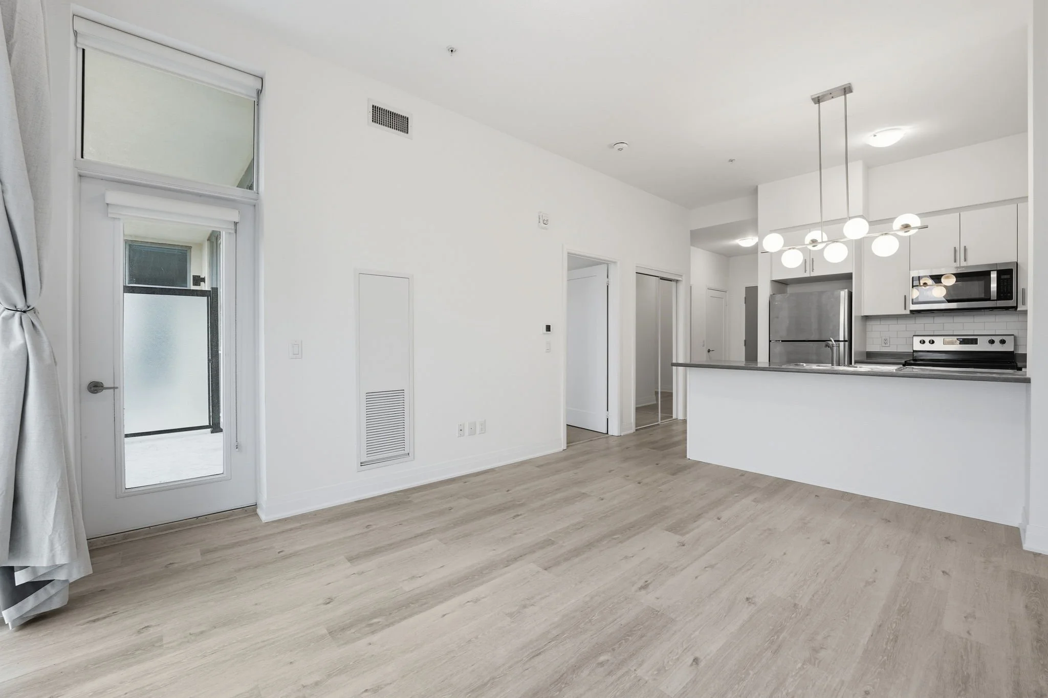 18-web-or-mls-642_-_16_Condord_Place_Grimsby_012.jpg