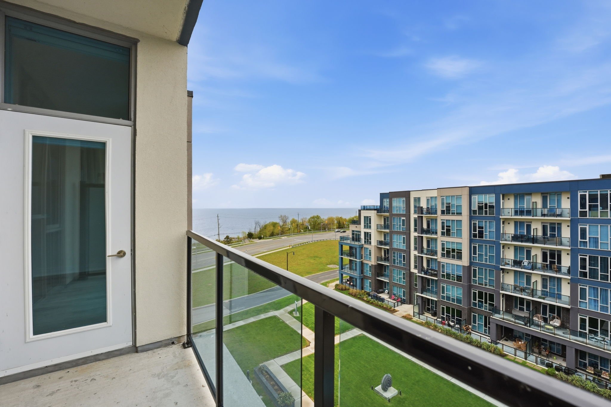 23-web-or-mls-642_-_16_Condord_Place_Grimsby_017.jpg