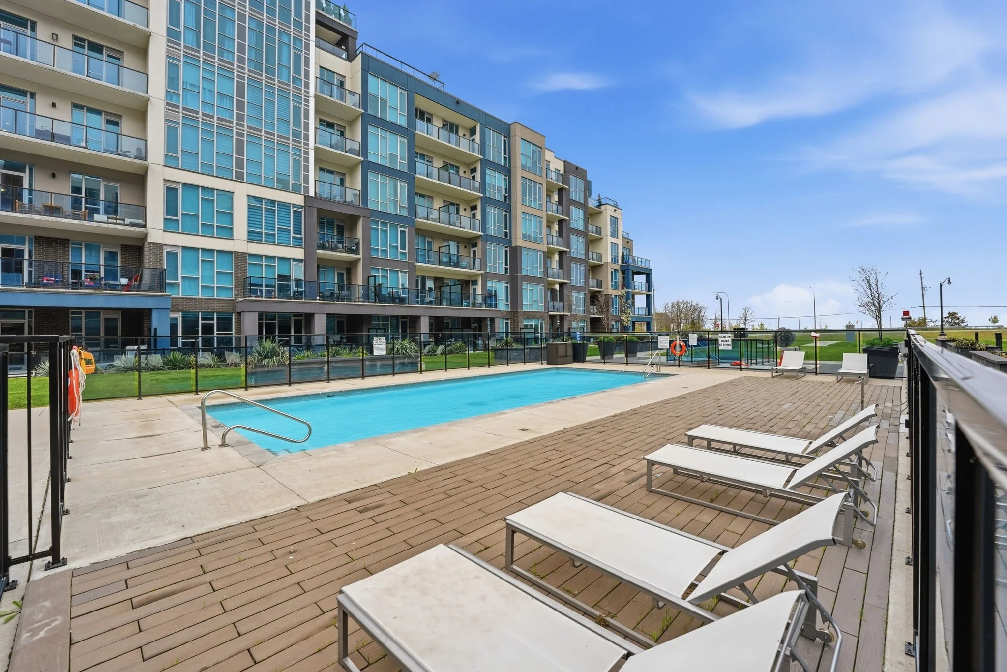 27-web-or-mls-642_-_16_Condord_Place_Grimsby_023.jpg