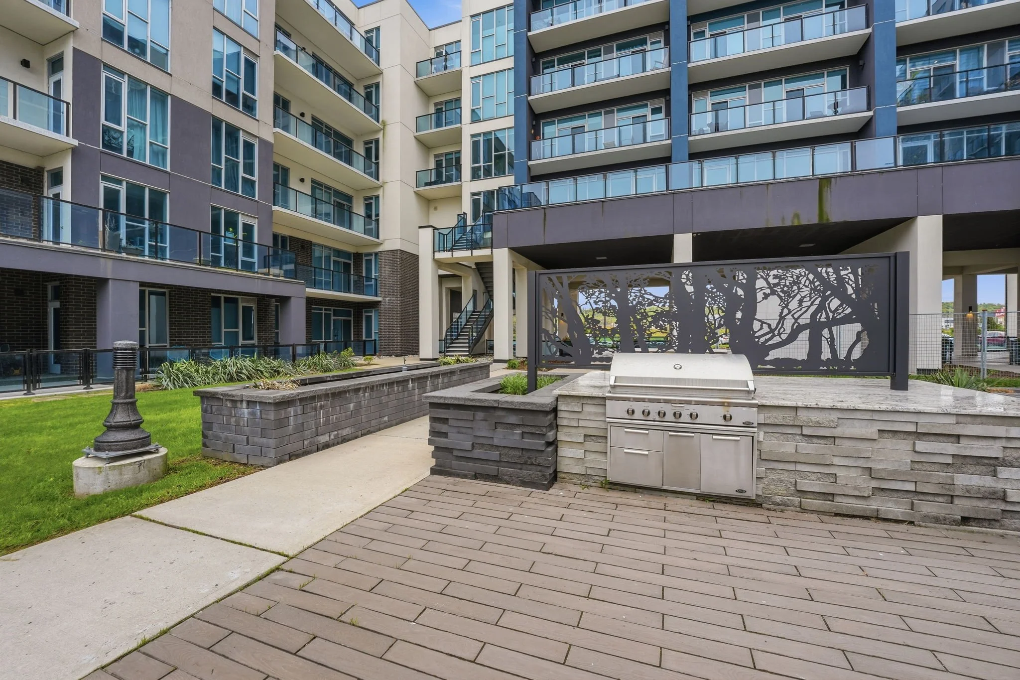 29-web-or-mls-642_-_16_Condord_Place_Grimsby_027.jpg