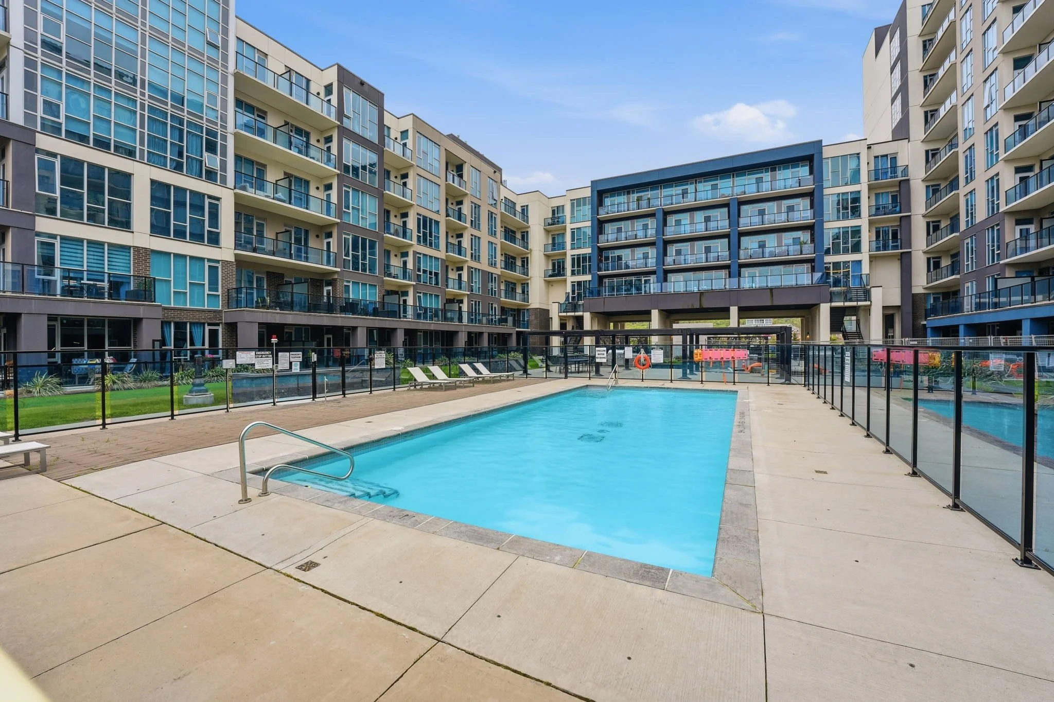 30-web-or-mls-642_-_16_Condord_Place_Grimsby_028.jpg