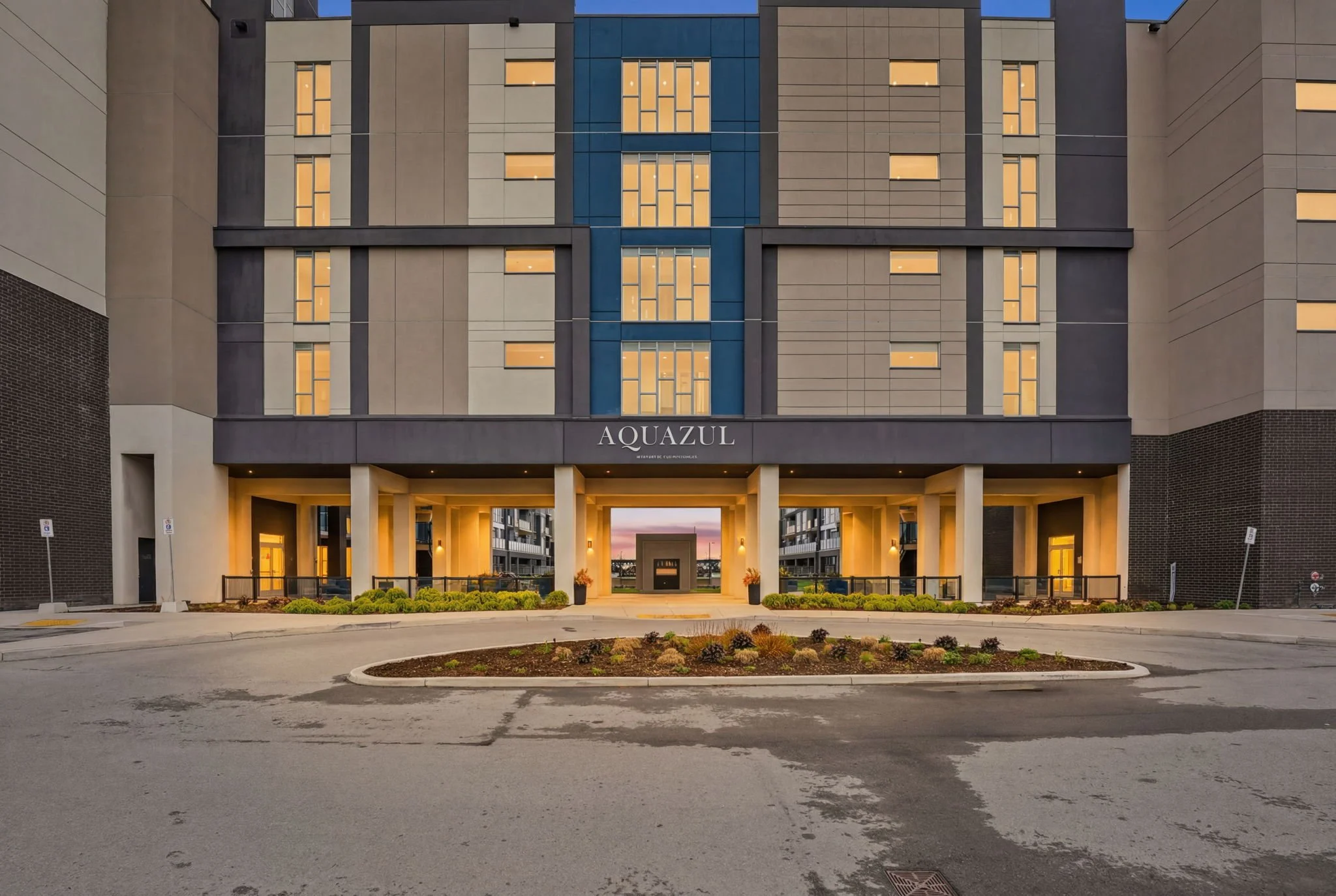 3-web-or-mls-642_-_16_Condord_Place_Grimsby_025.jpg