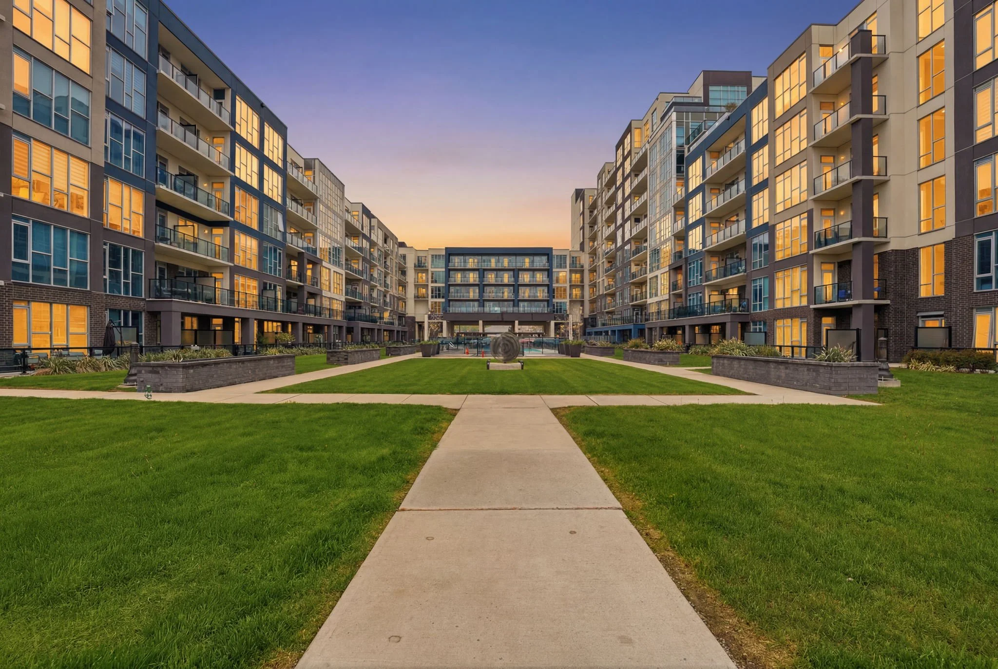 1-web-or-mls-642_-_16_Condord_Place_Grimsby_030.jpg