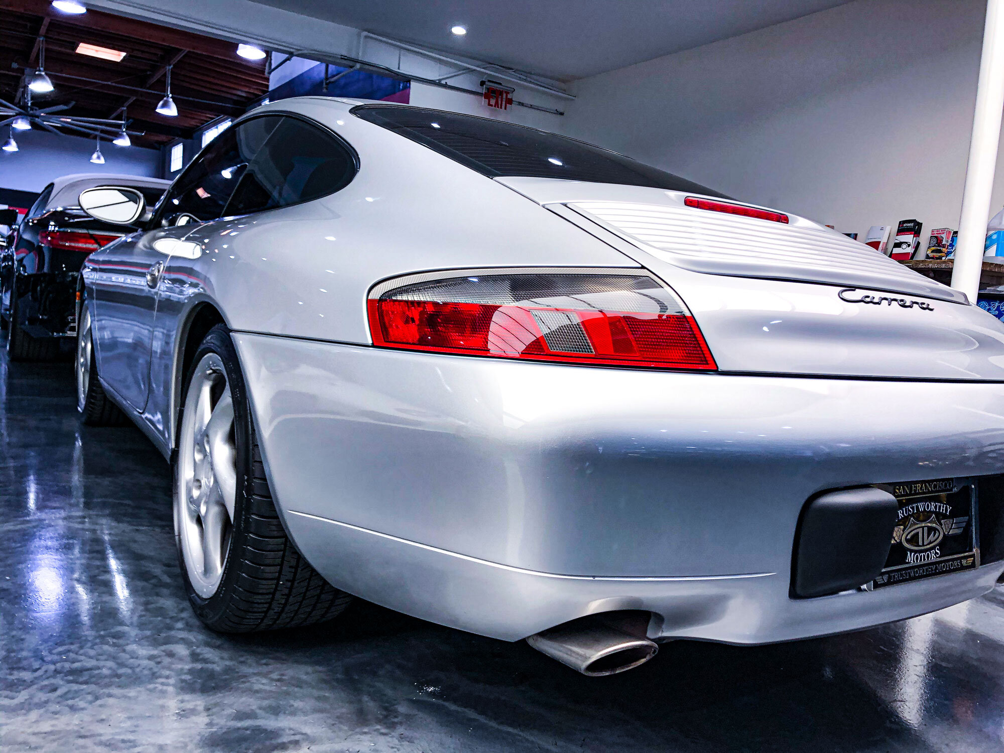 Arctic-Silver-Metallic-Porsche-911-2.jpg