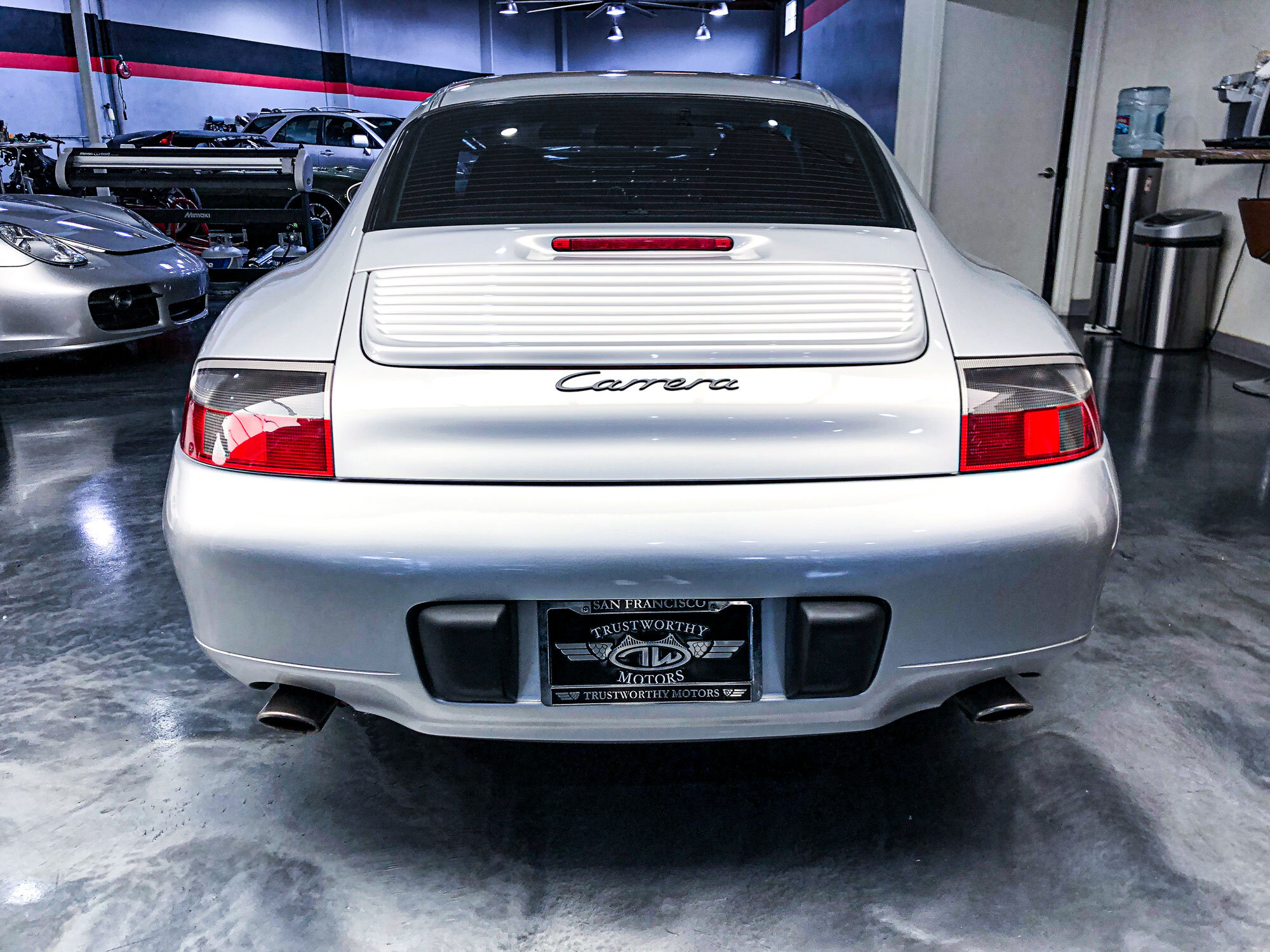 Arctic-Silver-Metallic-Porsche-911-3.jpg