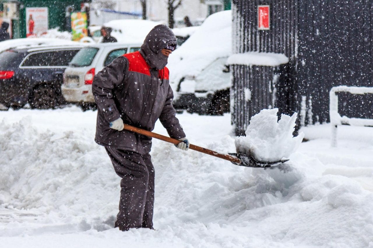 How to properly dress in bitter cold temperatures