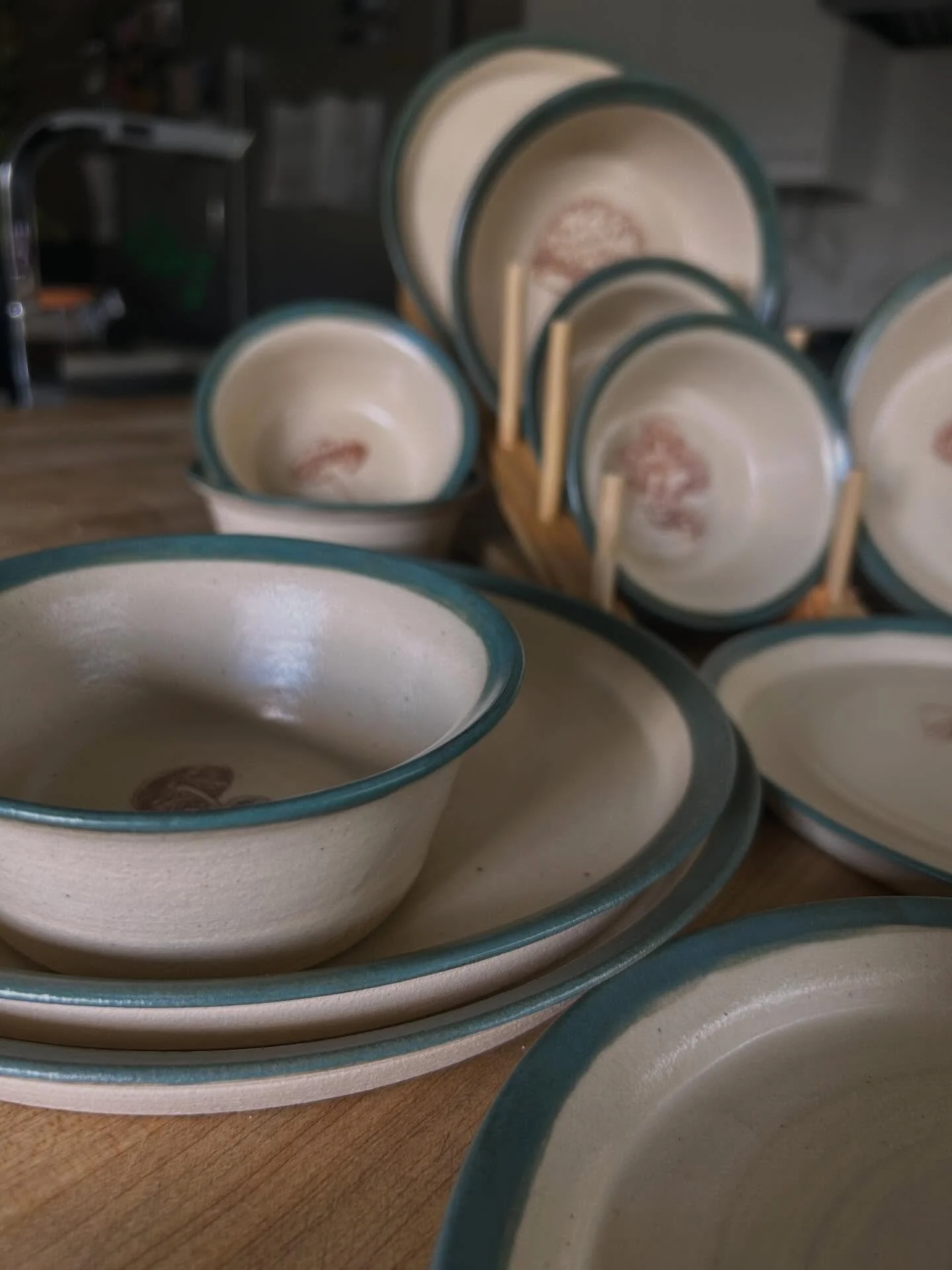 Lucky me I see mushrooms 🍄&zwj;🟫 another fun custom order has been sent off and they only broke 1 plate in shipping!