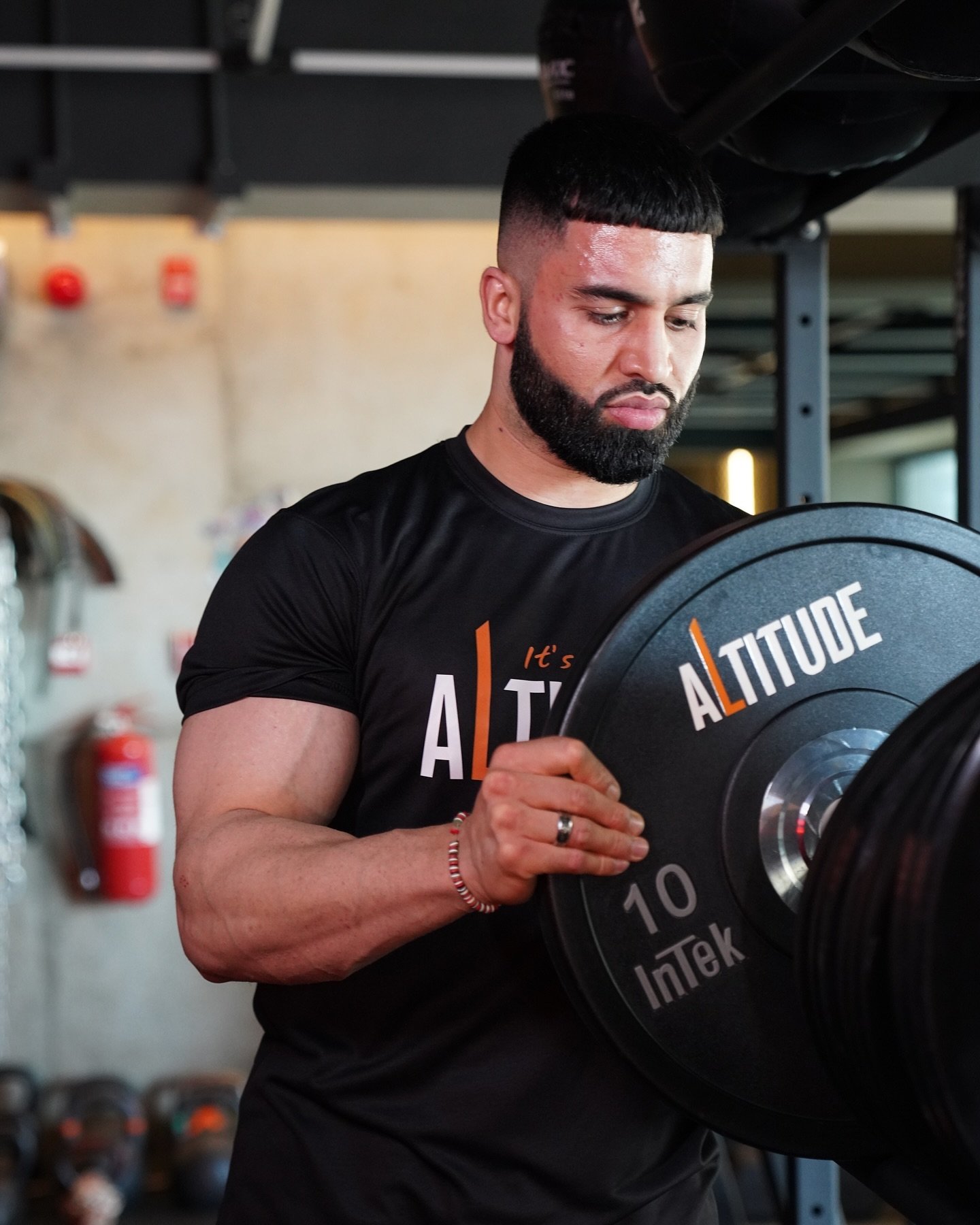 Have you booked in your sessions with @train.withb ? 🔥

If you&rsquo;re looking for ways to stay on track and try something new, Coach B is here to support your every move towards a stronger body and mindset. 🧠💪🏼

#altitude #altitudeelite #fitnes