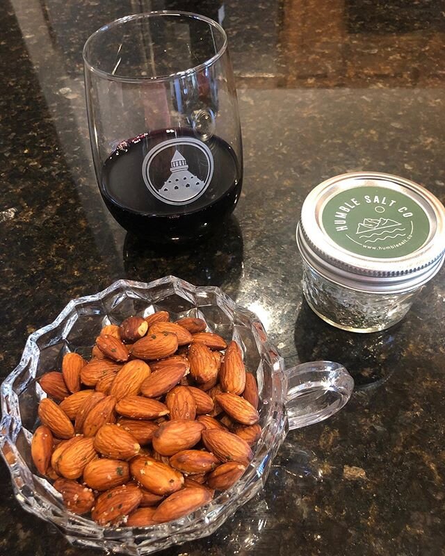 Happy hour last night with Humble Salt roasted almonds!
.
.
The possibilities are truly endless with this mix! Thanks to the Hill&rsquo;s in Scottsdale, AZ with this great idea!