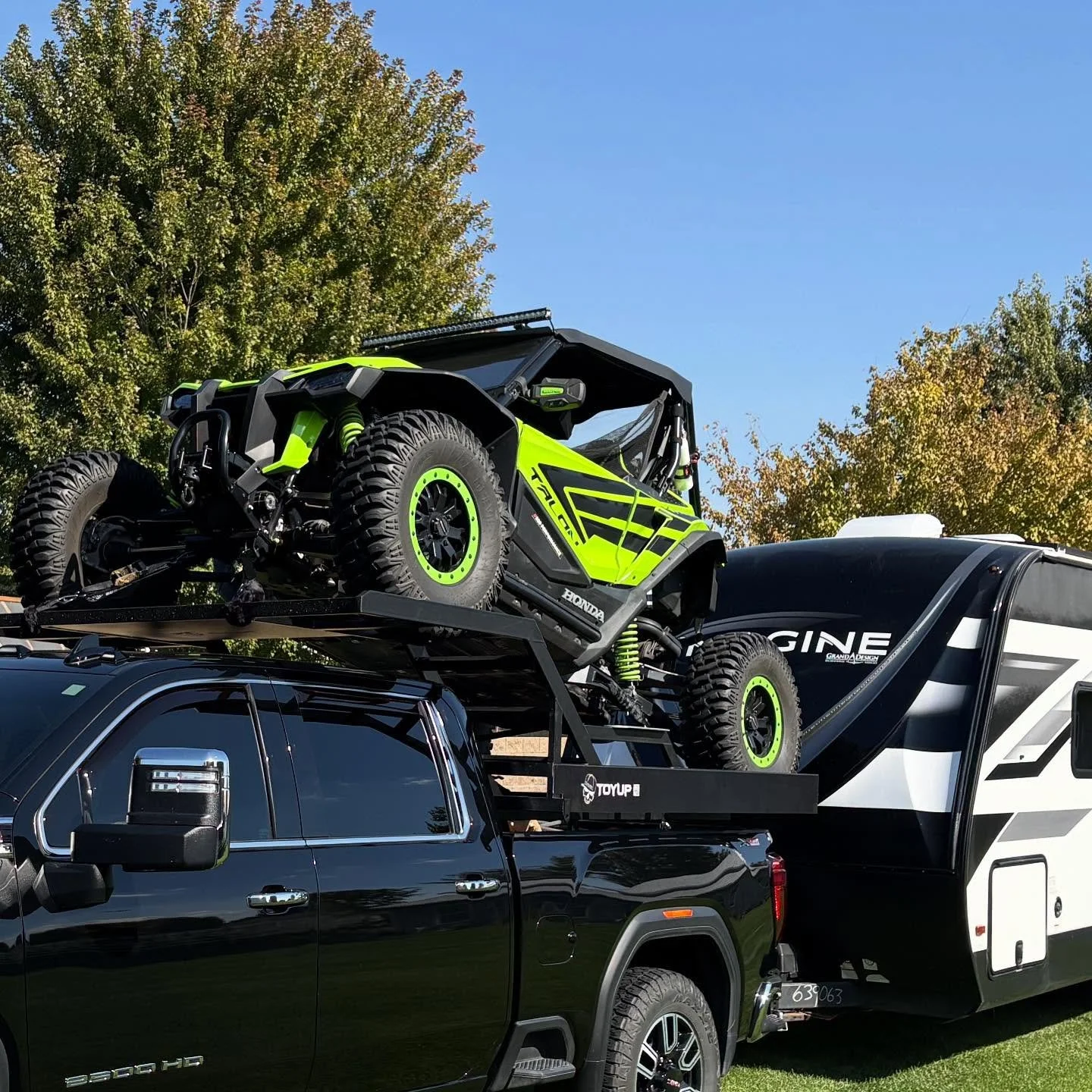 The #toyupindustries short bed #caboverutvdeck with our max option, and custom wrapped side panels 😎 fits all beds from 5&rsquo;5-6&rsquo;7 #shippingnationwide 🚛 #toyupcrew🇺🇸 #truckdeck #utvdeck #sxsdeck #utvrack #sxsrack #truckrack