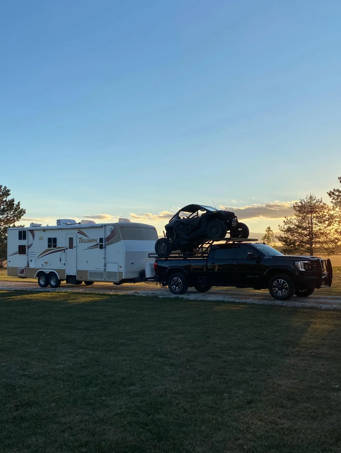 The #toyupindustries universal #caboverutvdeck 😎 fits both long &amp; short bed pickups 🤩 #toyupcrew🇺🇸