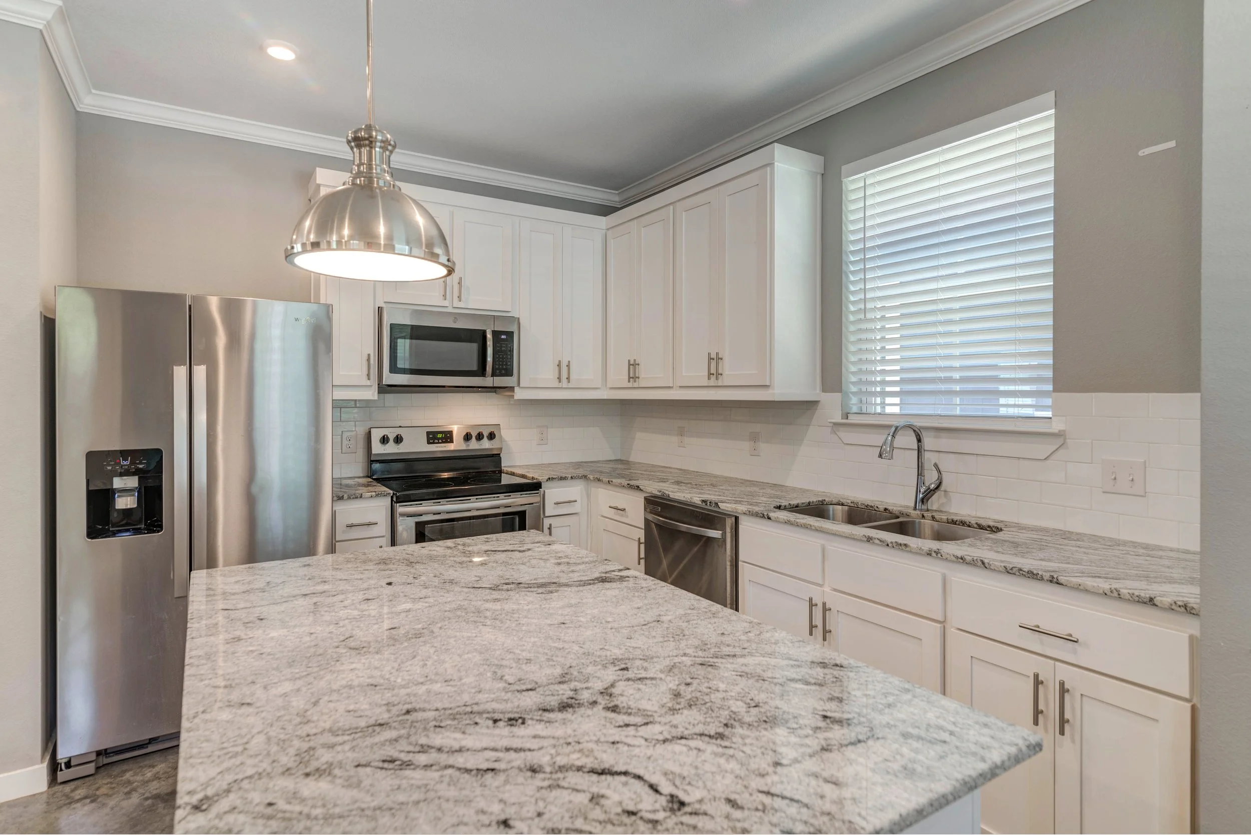 Bearkat Cottages Kitchen.jpg