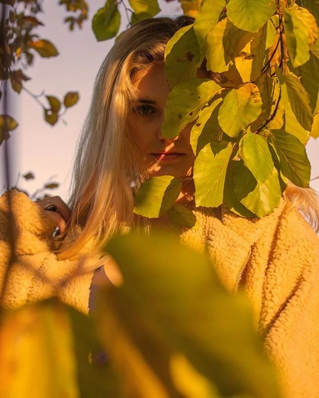 Bringing back this fall 🍁🍃 photoshoot during this heat ☀️ 🔥
.
.
.
.
Model: @shanbanan97 @shannon.herrick_art .
.
.
.
.
.
.
.
.
.
#portraitphotography #portrait #obscure #abstract #photo #photography #photographer #model #modeling #autumn #leaves #