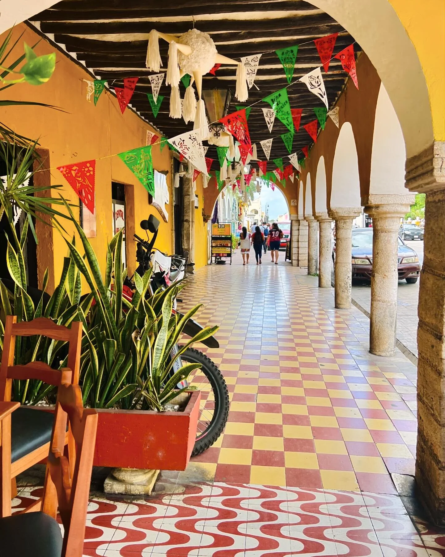 Happy new year! May 2024 bring joy in your everyday moments, and peace to all who share this beautiful world. #🕯 #cafe #happynewyear #resolutions #morejoy #worldpeace #mixedpatterns #morecolor #streetscape ( #mexico🇲🇽 #valladolid )