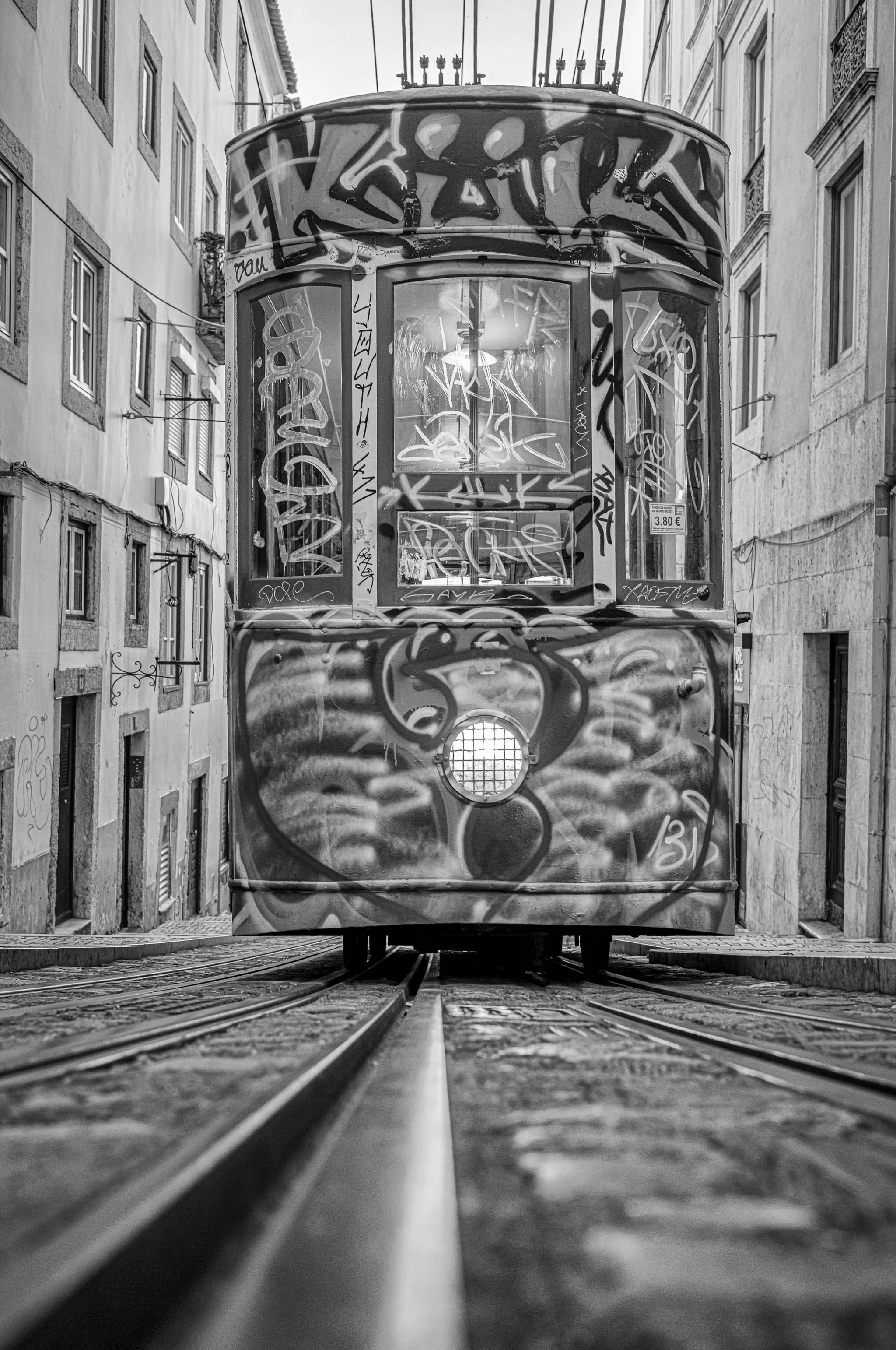 Lisbon Bica Tram-3.jpg