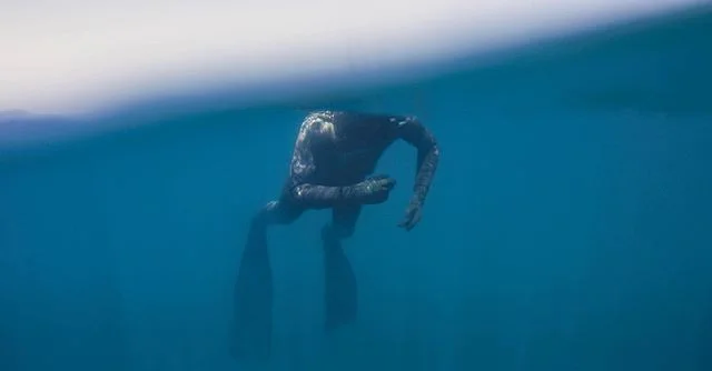 Another shot from our recent swim with @its.bail #fluid