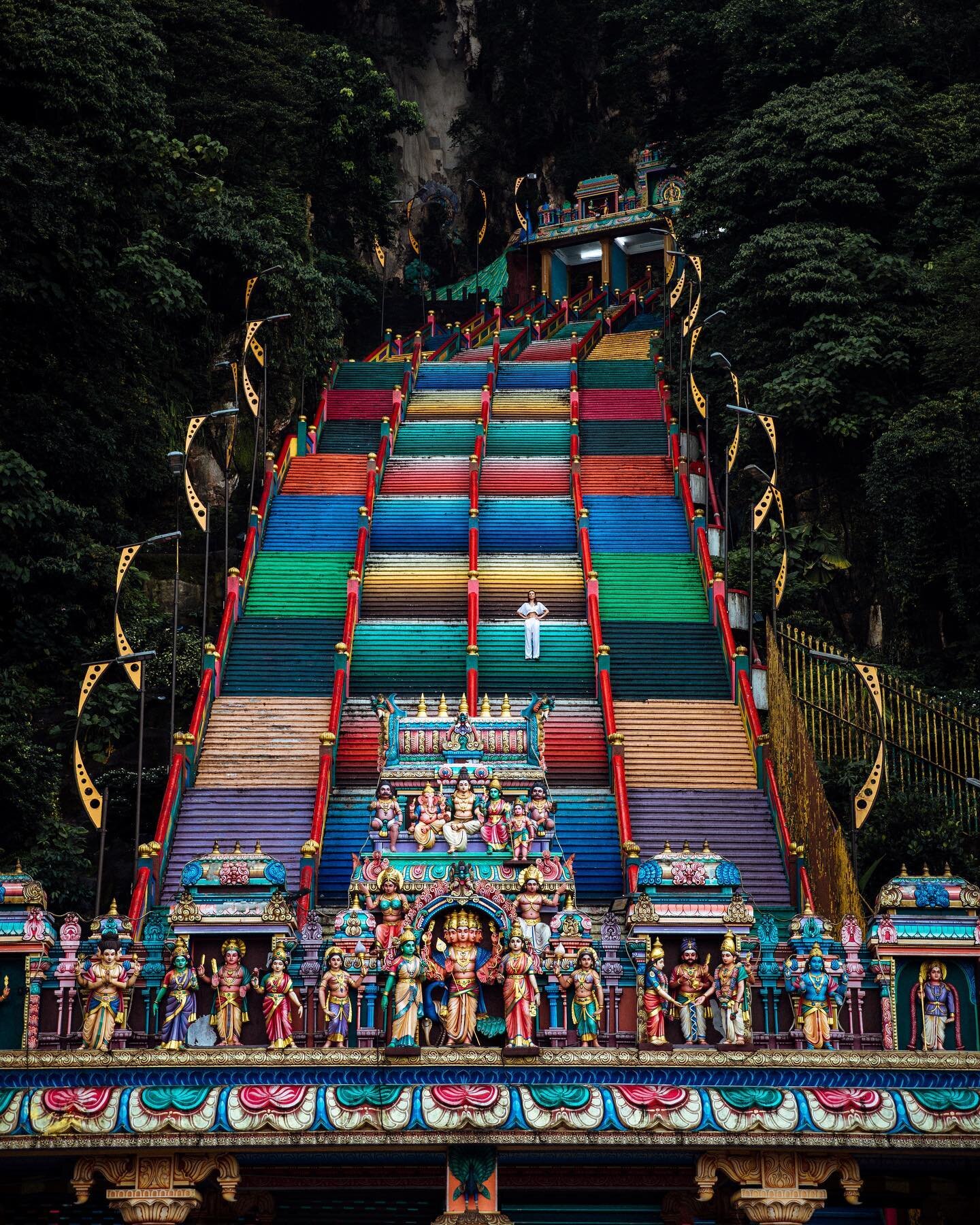 Life&rsquo;s better with a bit of colour 🌈 Got up early on my last morning in KL and headed out to the Batu Caves, a place that I&rsquo;ve wanted to visit for years! To get this shot, I set my camera and tripod up by the entrance and used the built-
