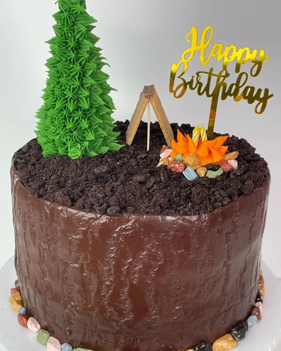 Grab the Marshmallows and Chocolate bars, we are going camping! This #Chocolate cake is topped with an oreo crumble and surrounded with a tasty chocolate fondant tree bark. 

#camping #southflorida #jupiterfarms #palmbeach #instabake #bakersofinstagr
