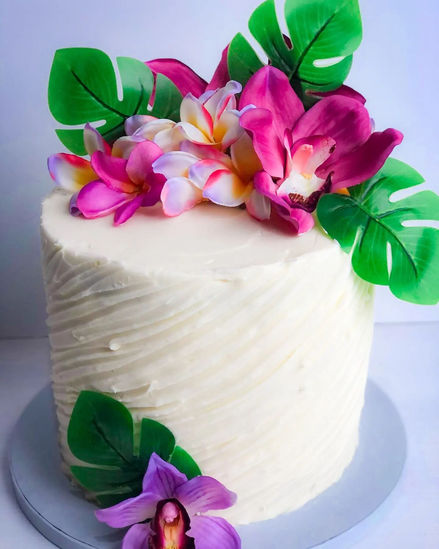 Well Hello there! This all Vanilla cake is a sight for sore eye! The beautiful colors topping the white buttercream frosting that is outlined with a beautiful texture give it just the right POP! 

#Vanilla #Cake #yummy #jupiter #jupiterfarms #jupiter