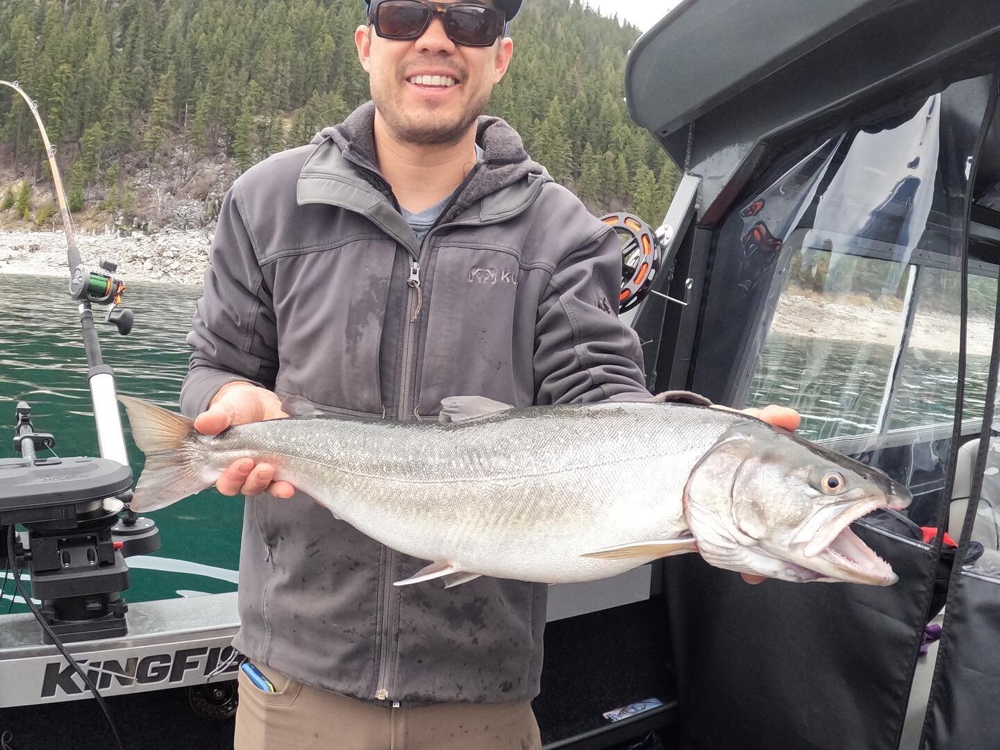 Fun few hours on the water today, my buddy showed us how it&rsquo;s done with all the hook ups. #sundayfunday #uglystick #seerevelstoke #kootrocks #bulltrout #lakefishing #trollinglures #fishing #bulltroutfishing #bcfishing #fishbc #okumafishing #get