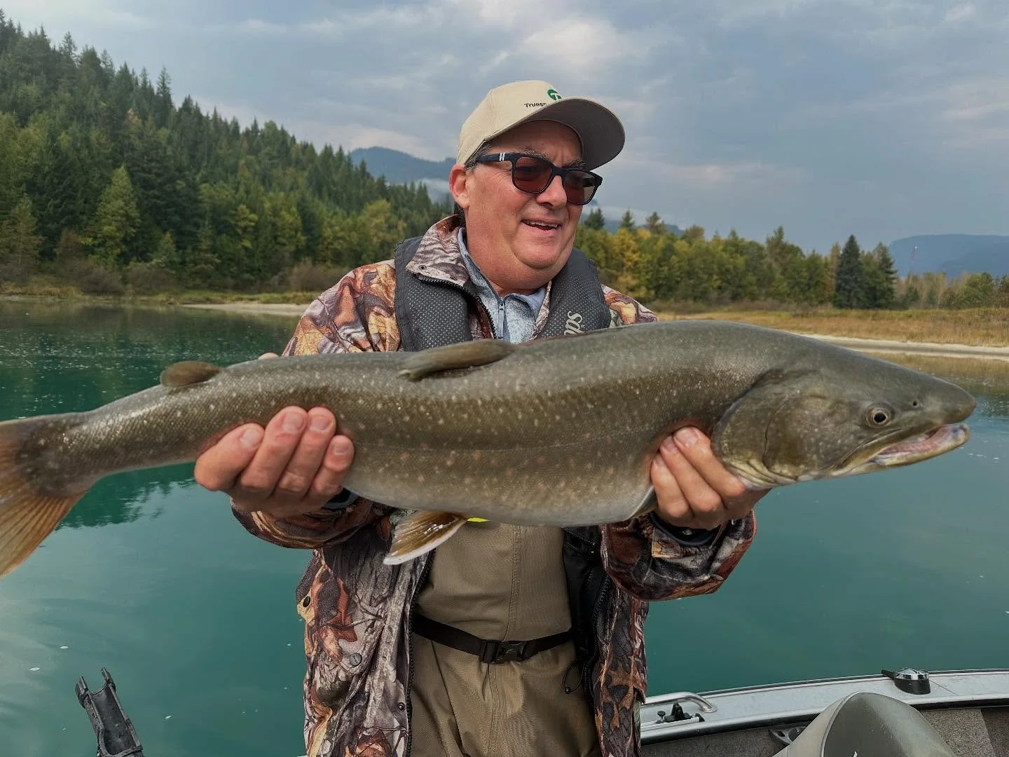 Got a nice Bull trout for a buddies dad this afternoon. It’s always fun making some fishy memories together. Don’t have bull trout in Qc but now we can check that box for him. #bulltrout #bulltroutcountry #bigtrout #bigfish #riverfishing